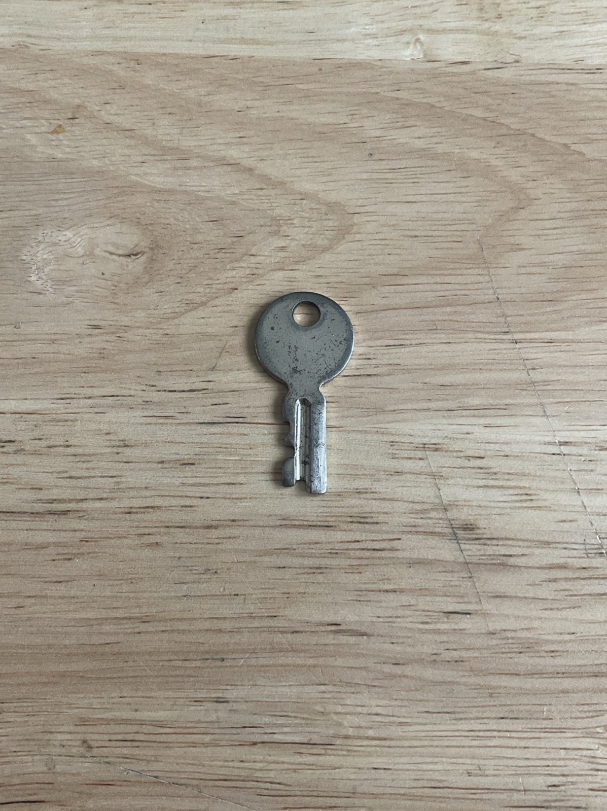 Singer Featherweight 221 / 222 Sewing Machine Case Key