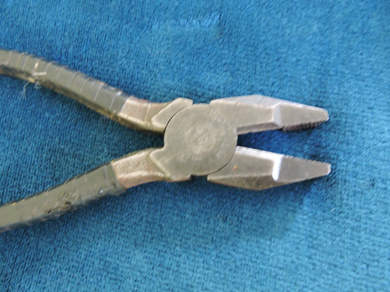 Vintage 9″ Diamalloy Diamond Duluth No. SL58 Linemans Pliers.