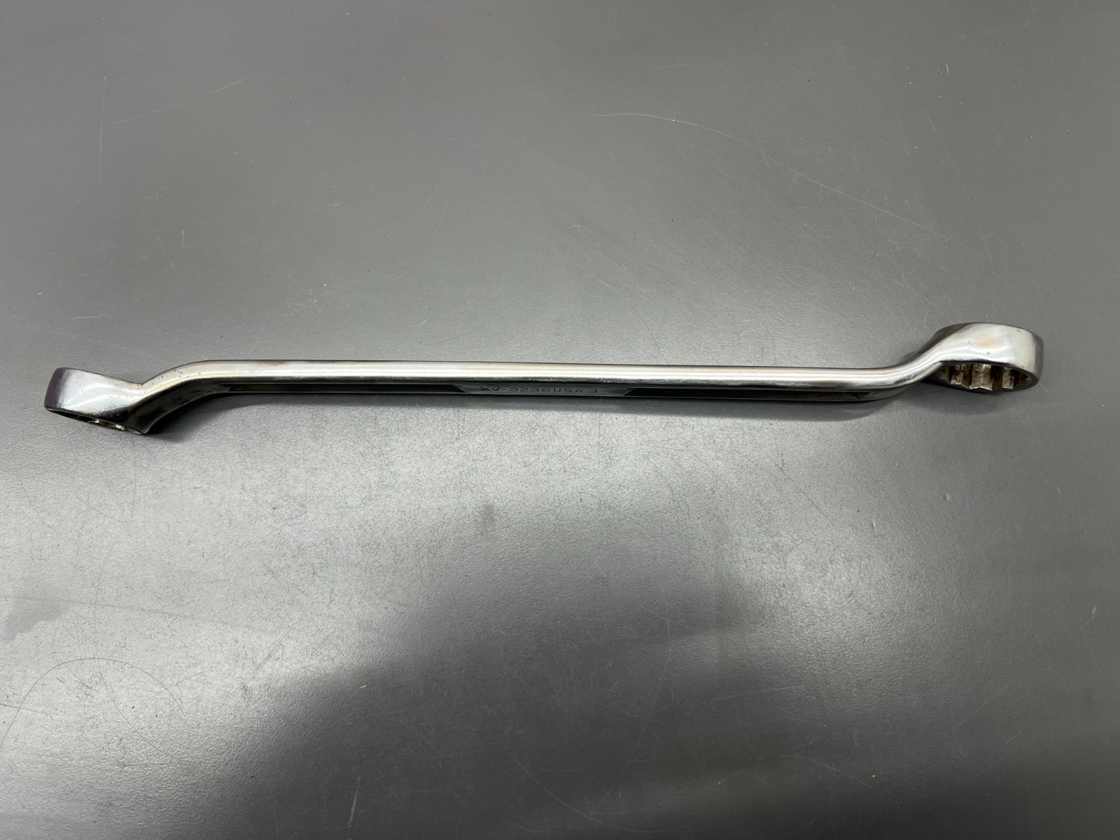 (c) VINTAGE 1963 SNAP ON XV-3236 SAE OFFSET BOX WRENCH 1″ X 1-1/8″ – VGC – USA