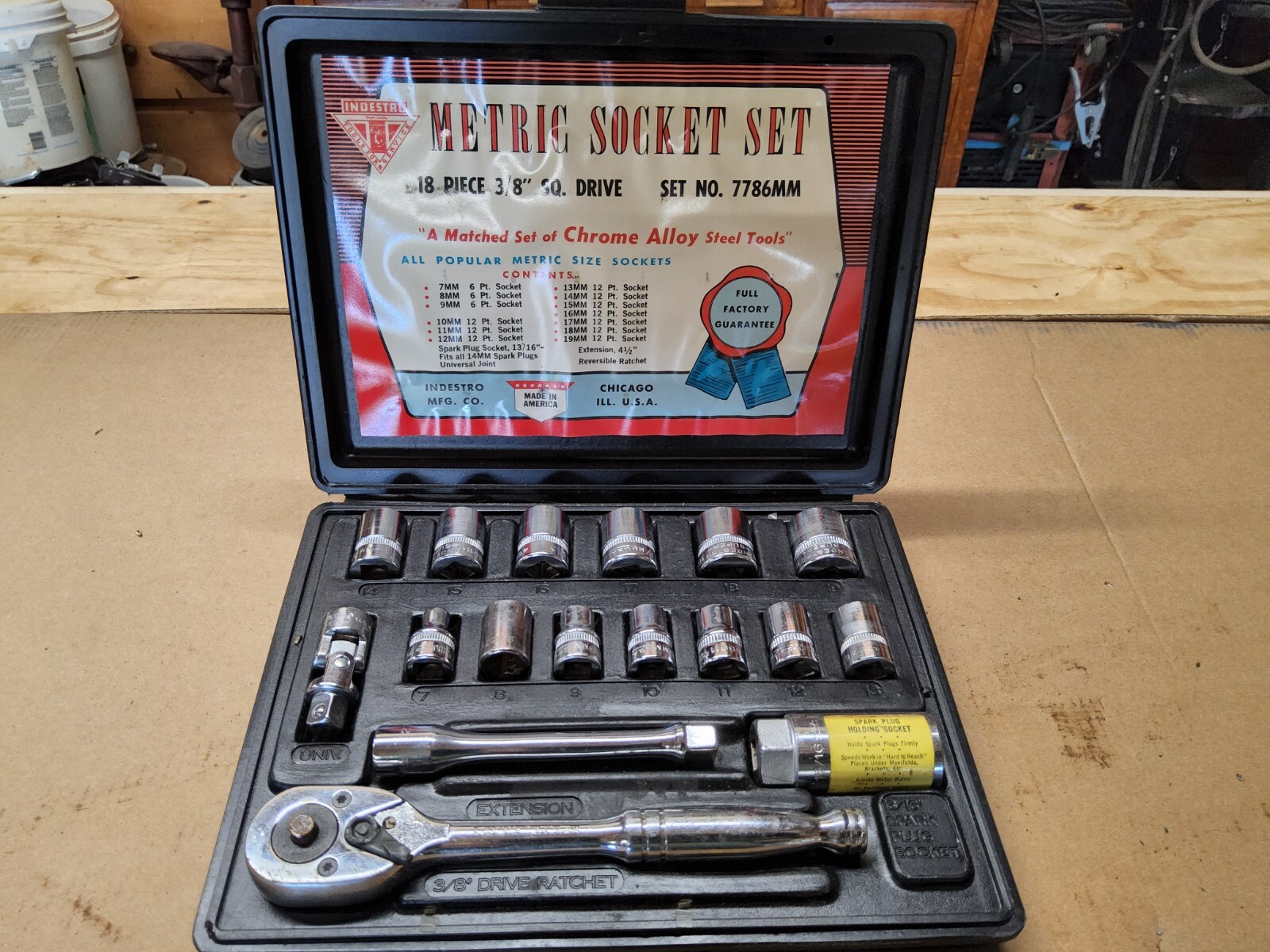 Vintage Indestro 13 Pc. 3/8″ Drive Metric Socket Set Made In America Chicago
