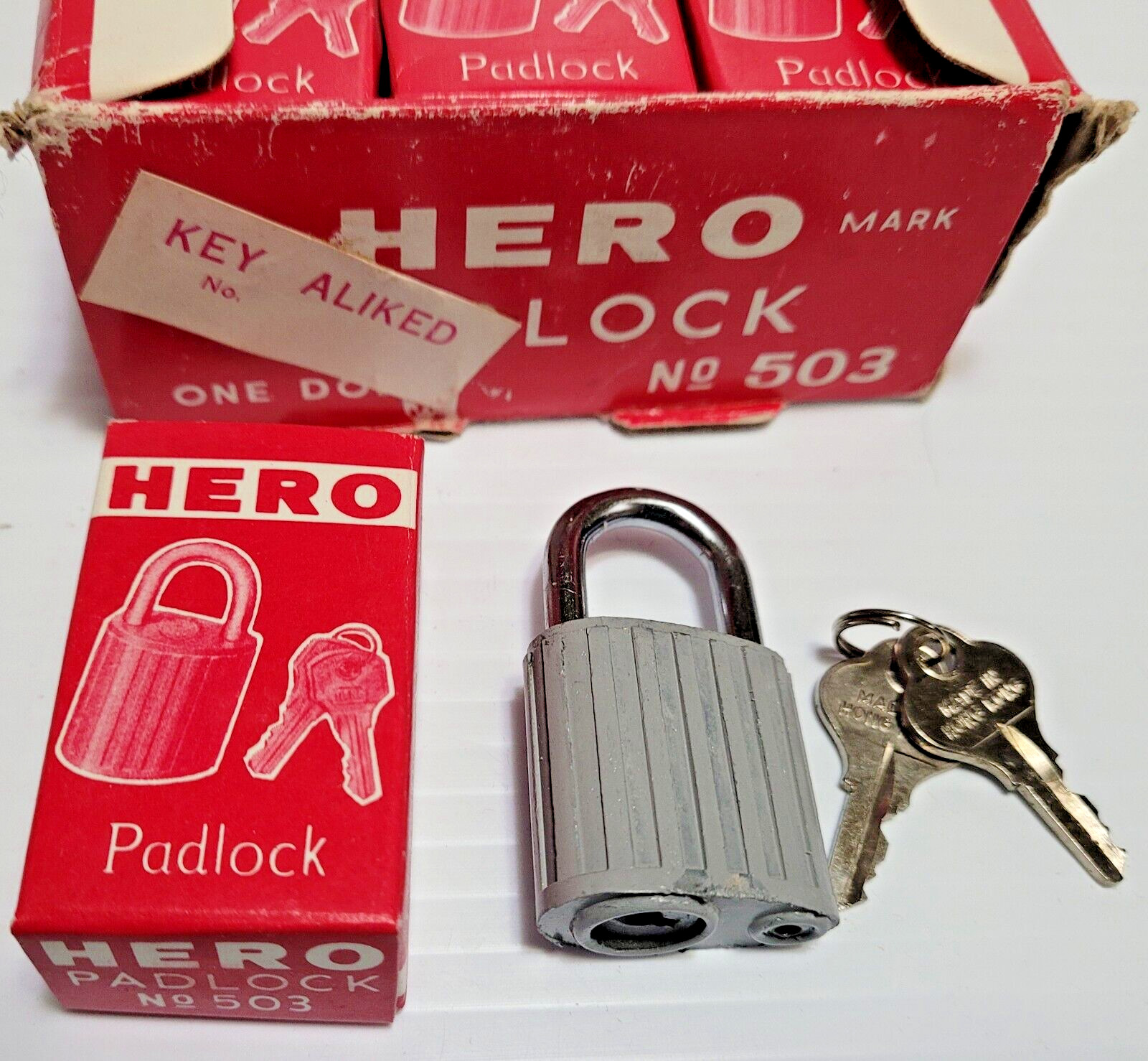 VINTAGE BOX OF 12 UNIVERSAL METAL MANUFACTORY HERO PADLOCKS ***NEW IN BOX***