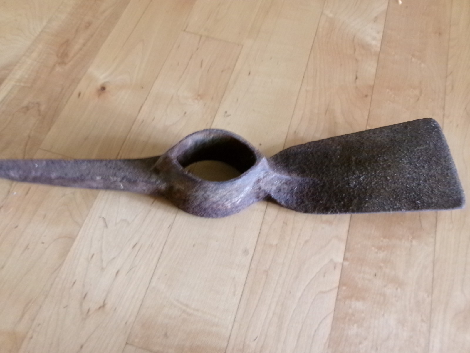 VINTAGE 17″ PICKAXE