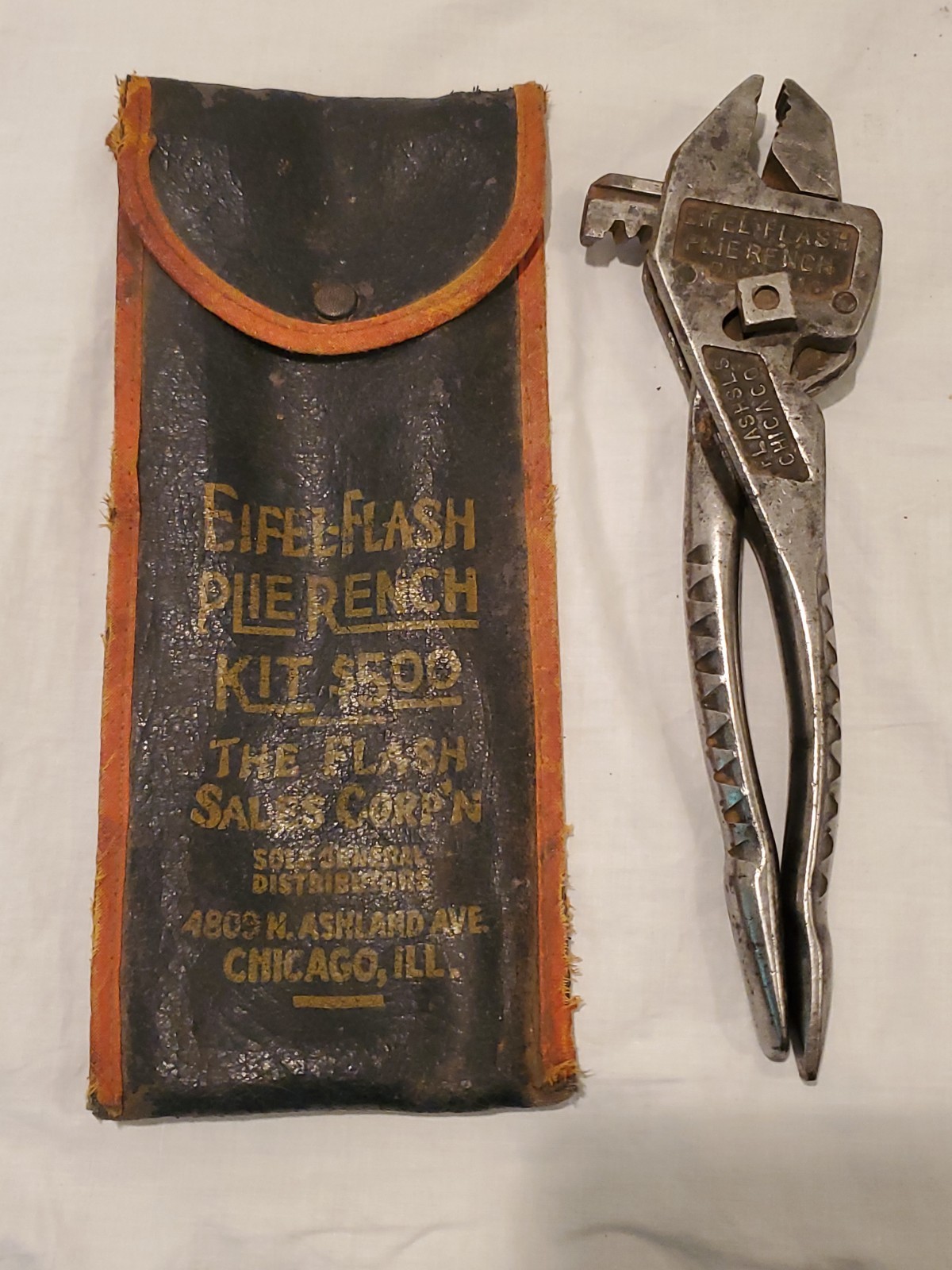 Vintage Eifel-Flash Sales Corp PlieRench Kit with Bag Chicago Illinois USA