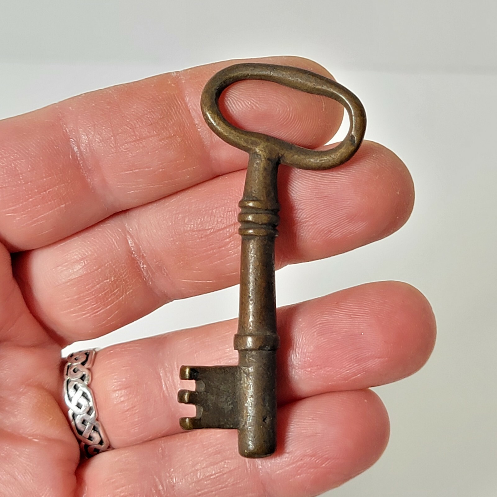 Vintage Brass or Bronze Solid Barrel Antique Skeleton Key Approx 2 5/8″ Long