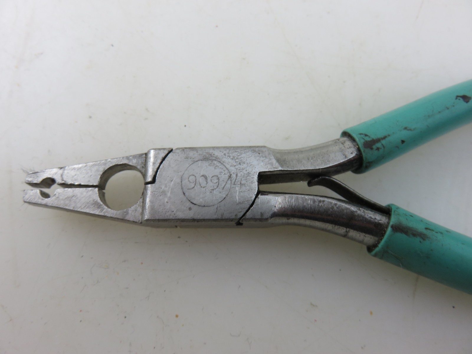 Erem No. 909/4 Crimpers Crimping Pliers Round Hole 5.75″ Long Vintage Swiss Made