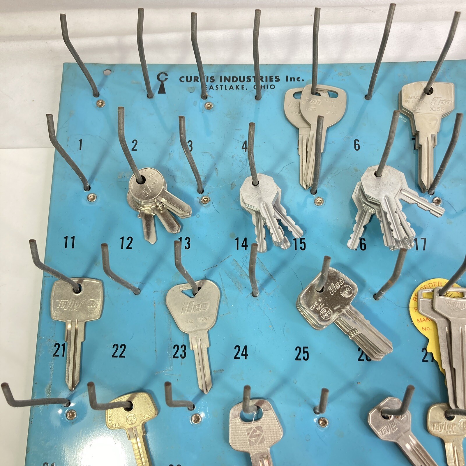 Vintage Curtis Industries Domestic Auto Key Blank Wall Rack Display w/ 140 Keys