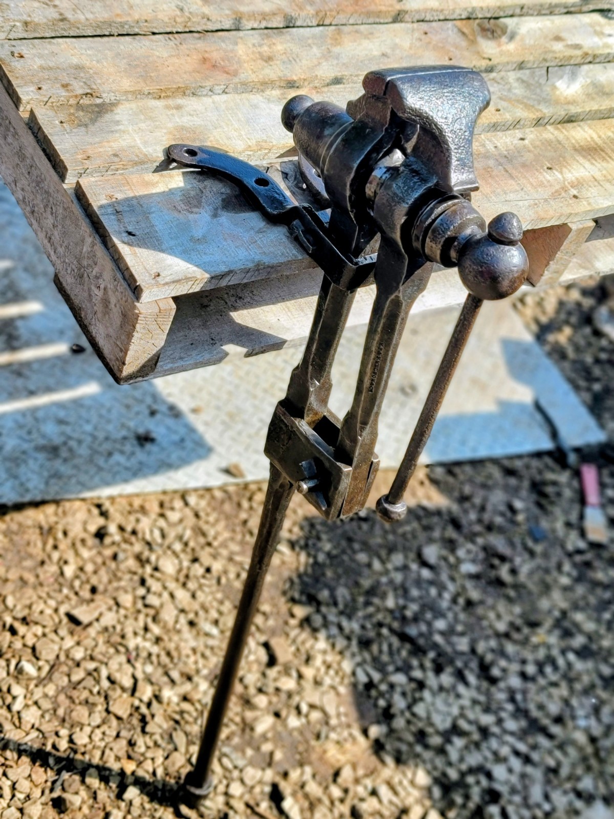 Antique Blacksmith Post Leg Vise 4″ wide Jaws, H.P. & SON NELSON & Co