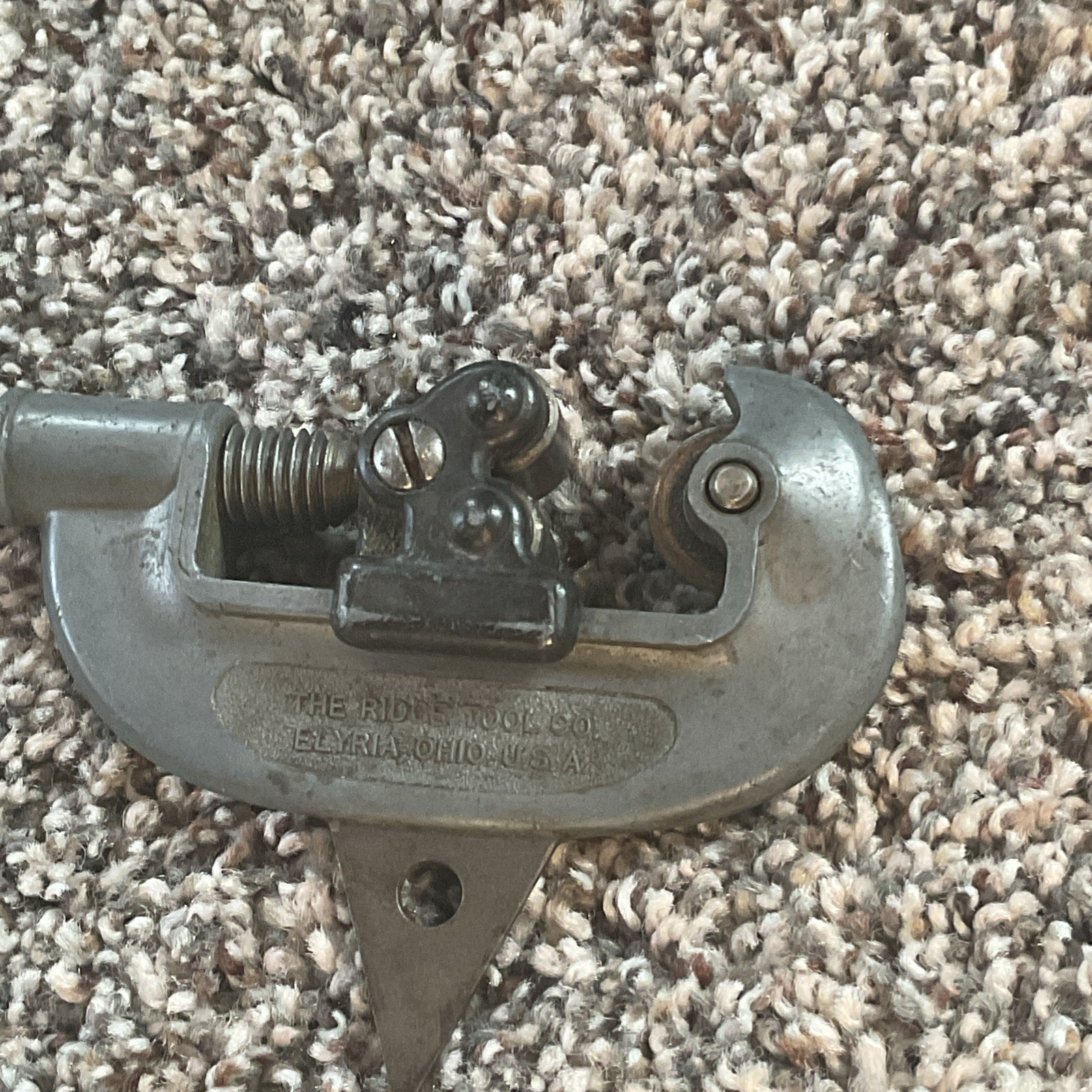 RIDGID The Ridge Tool Co. Elyria, OH USA No. 0 00 Pipe Tubing Cutter 1-1/8″ O.D.