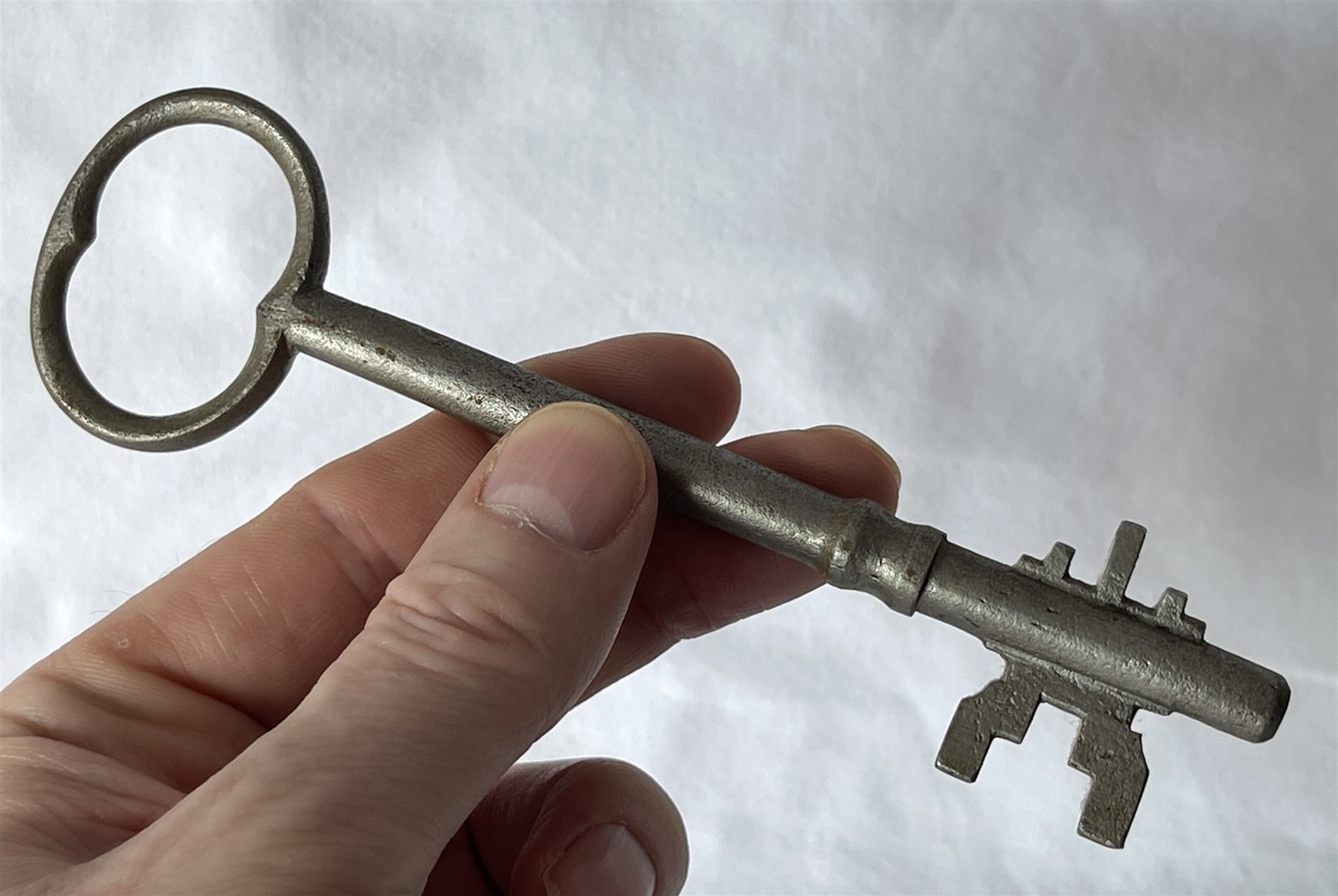 Very Large ~14.5cm Vintage Metal Skeleton Collectable Escape Room Key #piW-592