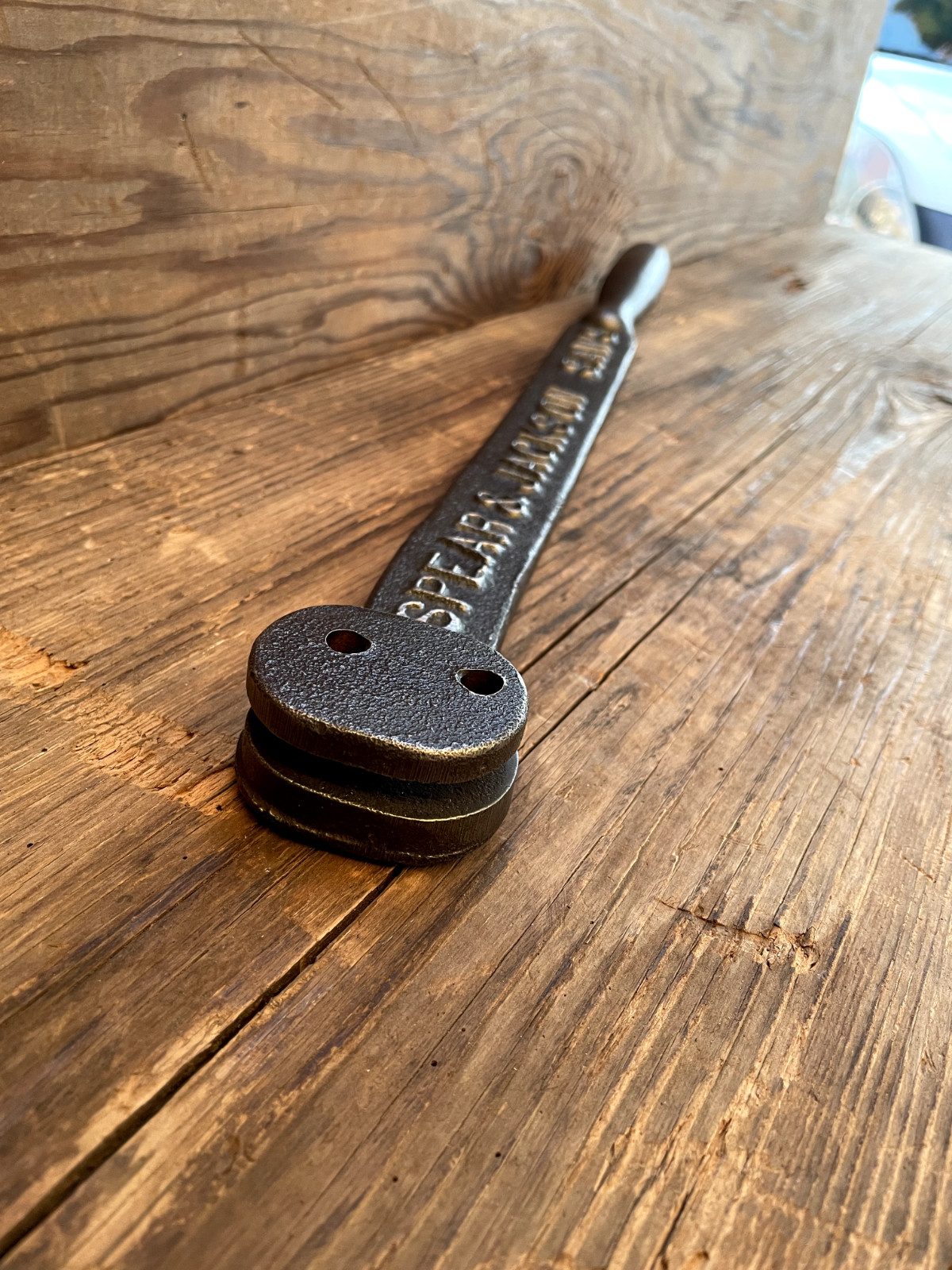 VINTAGE SPEAR & JACKSON SAW EMBOSSED MACHINE/ADVERTISING HANDLE-UNIQUE-CAST IRON