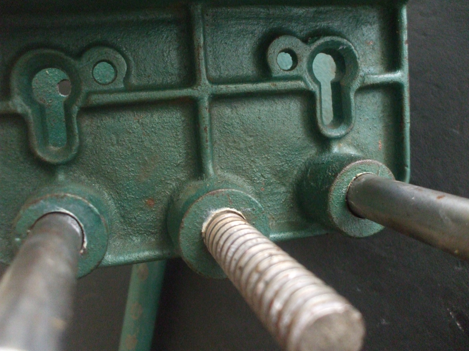 VINTAGE UNDER BENCH MOUNT WOODWORKER VISE