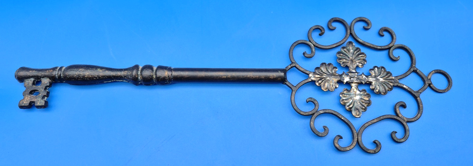 Large Decorative Metal SKELETON KEY RUSTIC 21 3/4″ X 7″ – Home Decor