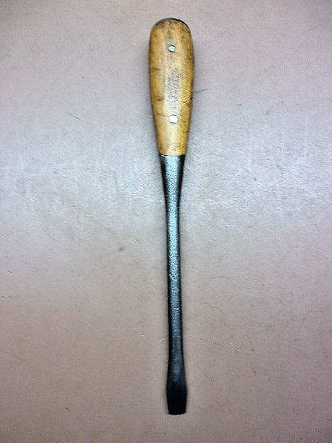 Unbranded 11″ Vintage Perfect Handle Style Slotted Screwdriver with 7/16″ Tip