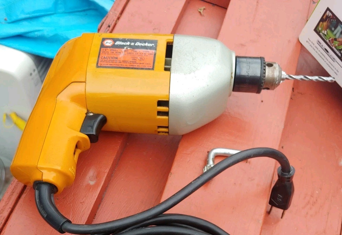 Vintage Black & Decker 3/8″ Drill 120 Volts, Variable Speed, Reversing, 3.0 AMPS