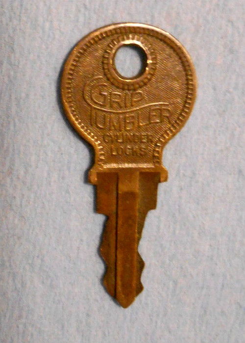 Vintage Junkunc Bros Successors to American Lock Co Chicago Grip Tumbler Key