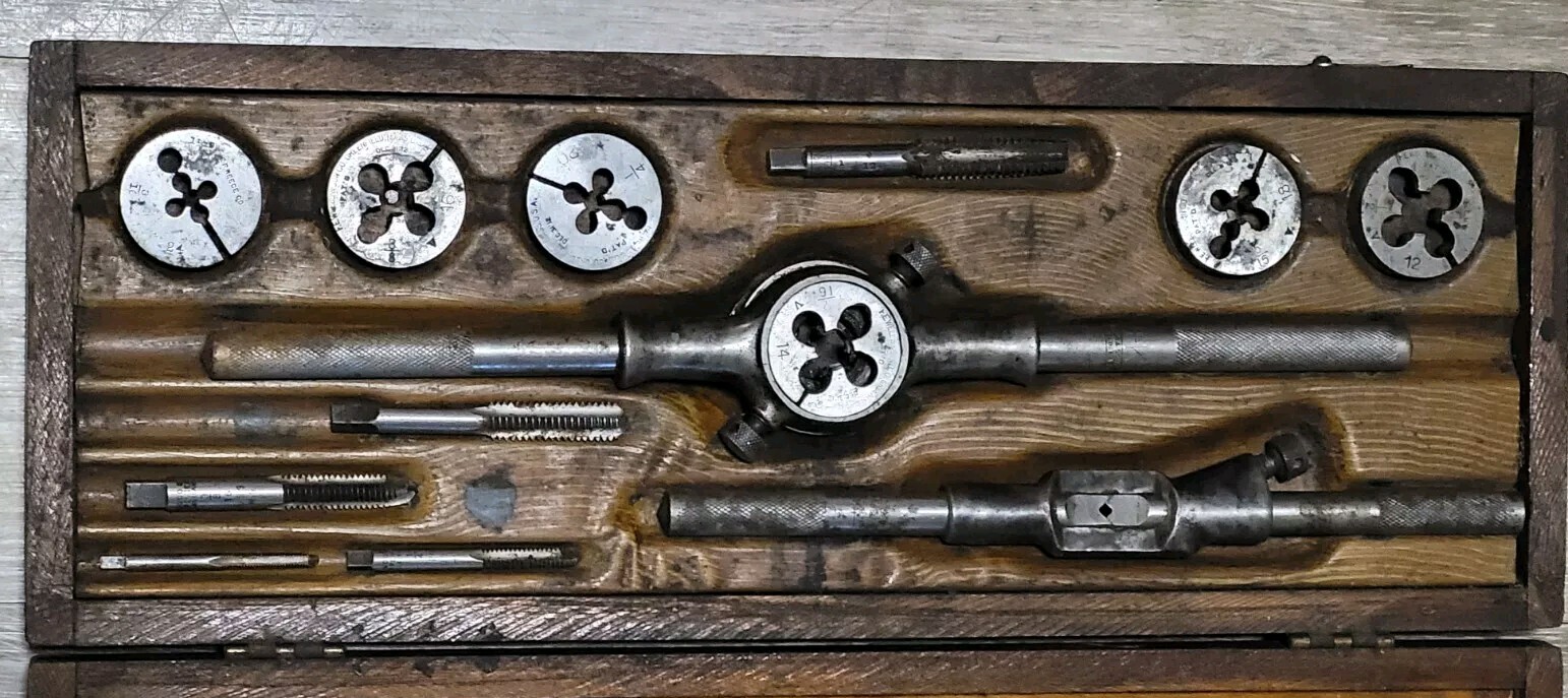 Vintage F.E. Wells Early Tap And Die Set O.K Screw Plate Greenfield Mass – Rare