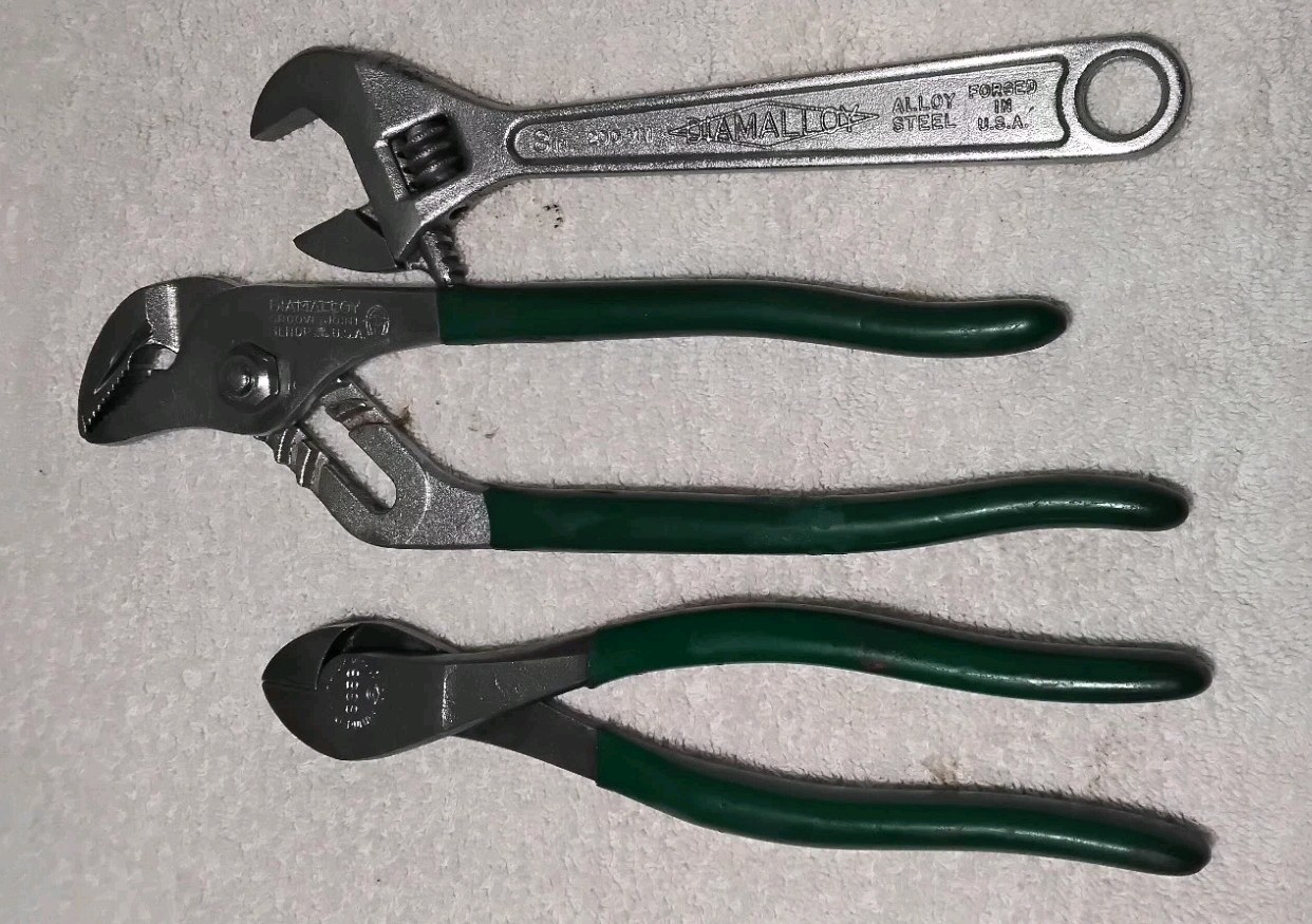 3pc DIAMOND TOOL& HORSESHOE CO. 8″ ADJ./10″ WATER PUMP PLIER/ WIRE CUTTER SET…