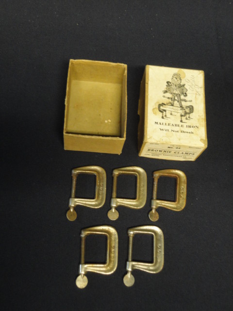 BROWNIE No 44 Malleable Iron C – Clamp Box w/ Neat Graphics & 5 Original Clamps