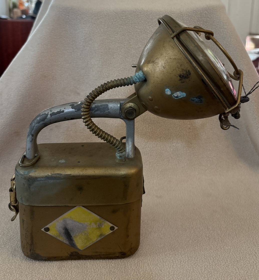 Vintage Teledyne Big Beam 287EX Lantern 6V Light Class I Group D Location