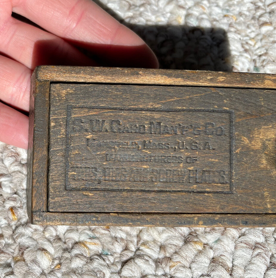 Vintage 3″ X 1 1/4″ S. W. Card MFG CO DIES SCREW PLATES Wooden Box – Empty