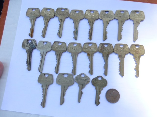 Sargent lot of 20 Keys 1 with stripes, 2 ornate All cut and used key 2 qu
