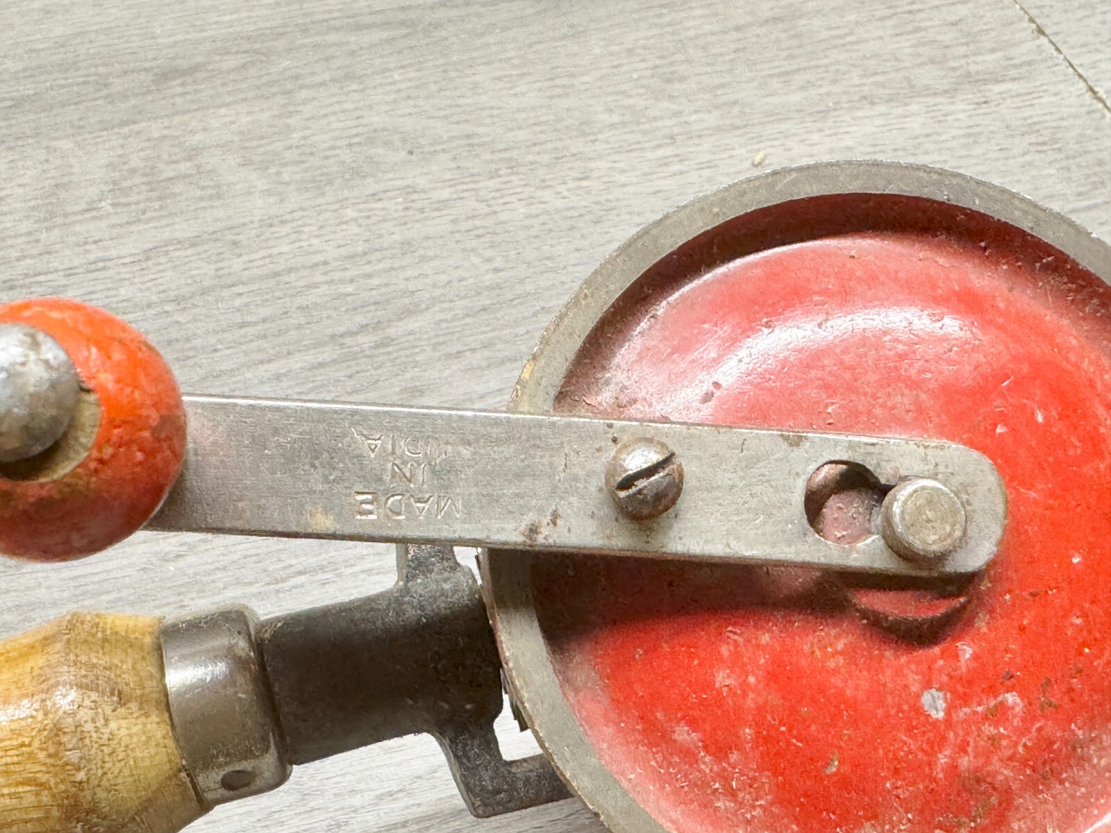 VINTAGE HAND DRILL RED AND WOOD HANDLE MANUAL TOOL DIY CRAFTS CARPENTRY