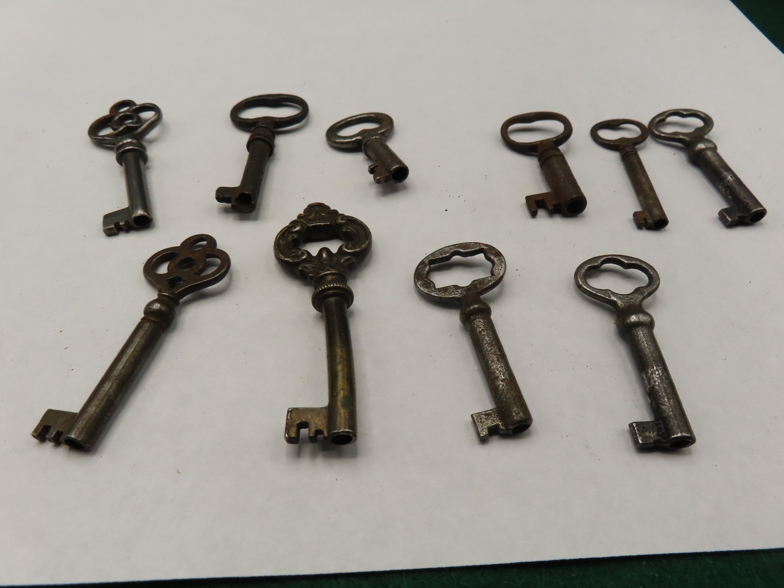 LOT OF 10 ANTIQUE OPEN BARREL CABINET DRAWER KEYS 1-1/2 “- 2-1/2” IN LENGTH
