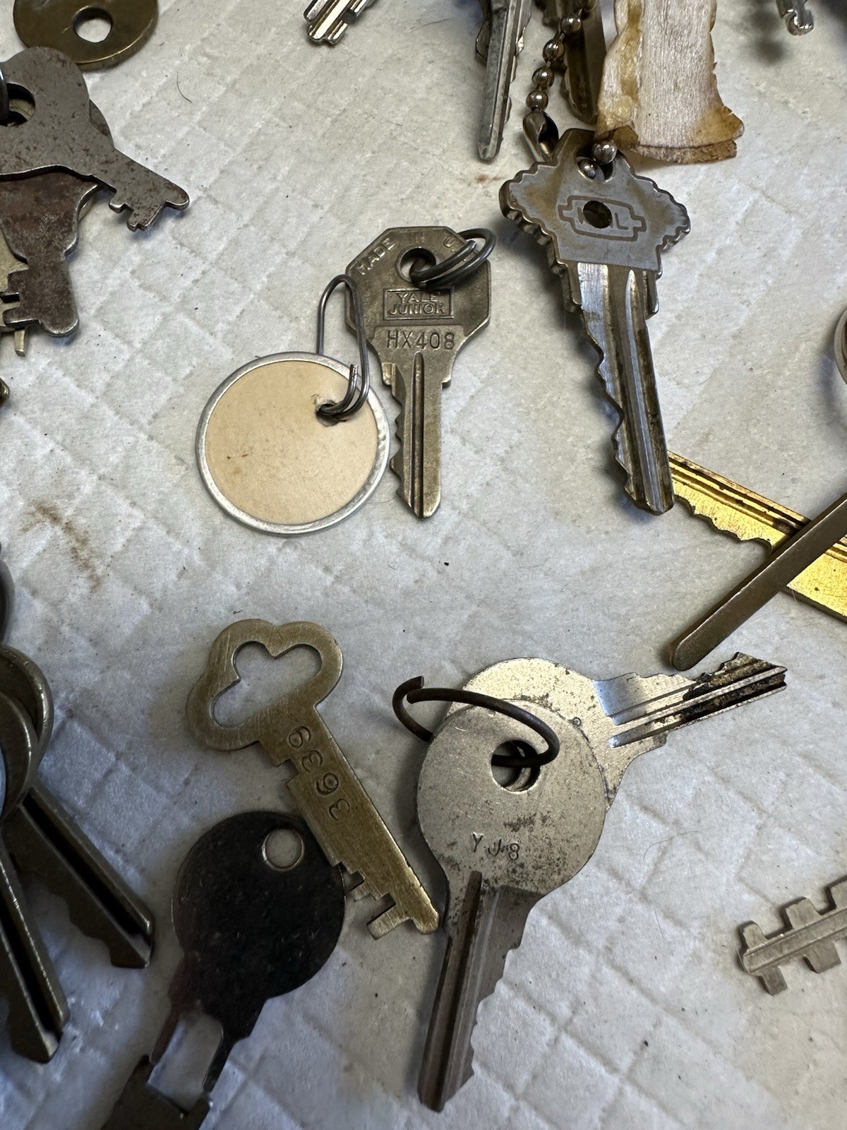 Almost 5 Pounds Old Vintage Keys Padlocks Fobs – Various Types