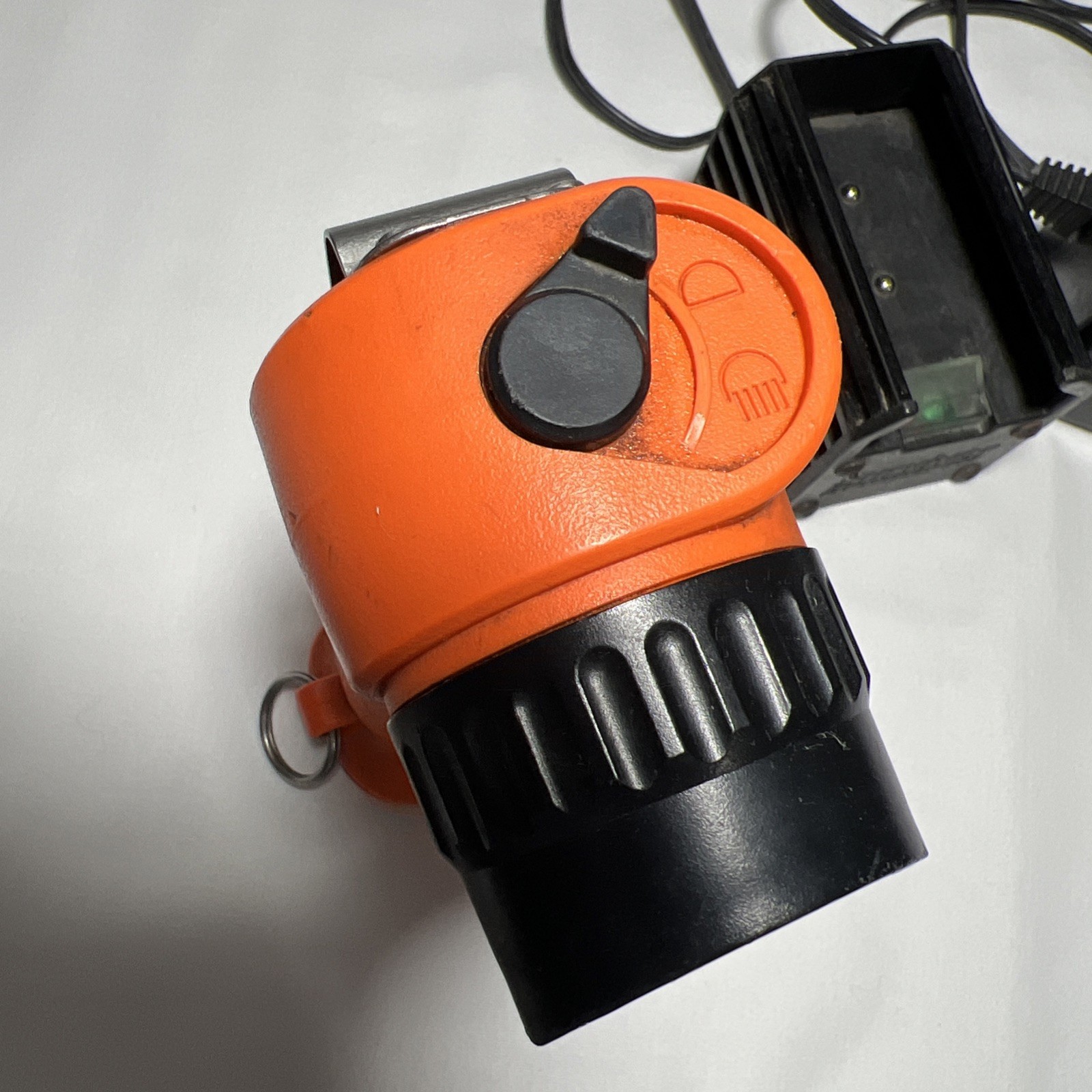 Streamlight Survivor SL-90X Right-Angle Flashlight And Charger