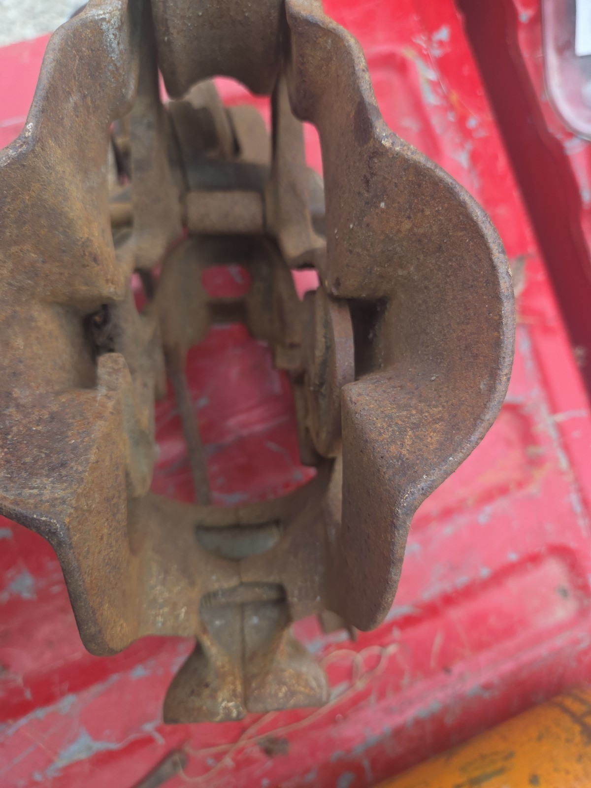 THE NEY MFG CO CAST IRON HAY BARN TROLLEY CARRIER SEE PHOTO DESCRIPTION