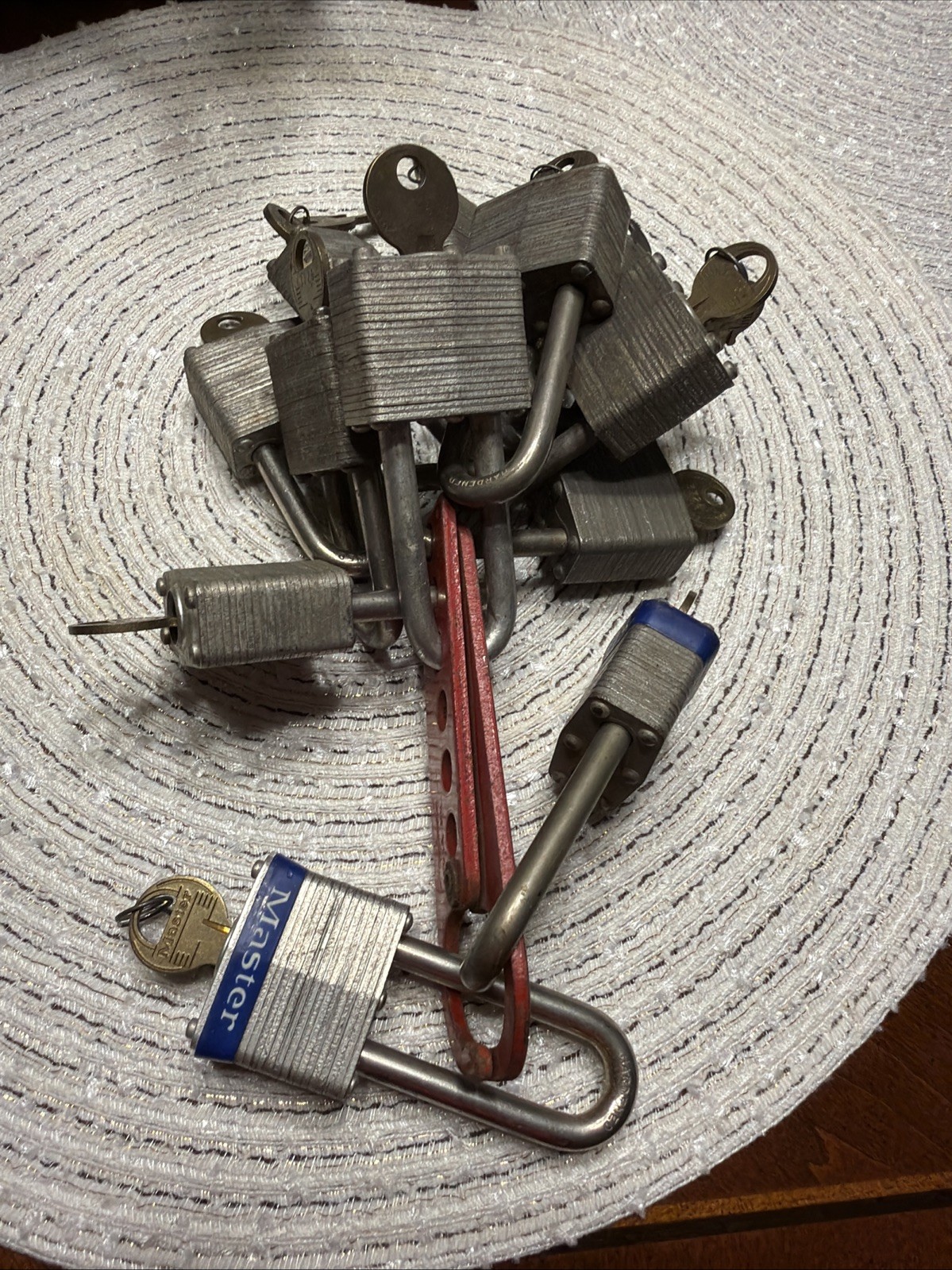 Master Lock Padlock No. 3 Lot Of 12 Keyed Alike With 15 Keys 3726