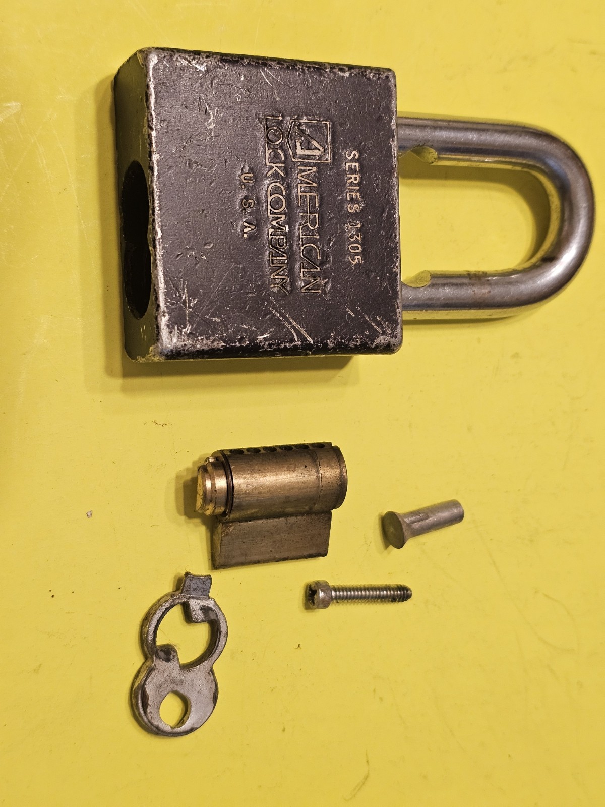 AMERICAN MASTER 1305 PADLOCK KEYED ALIKE SHED GATE HASP TRUCK CHAIN BIKE LOCK