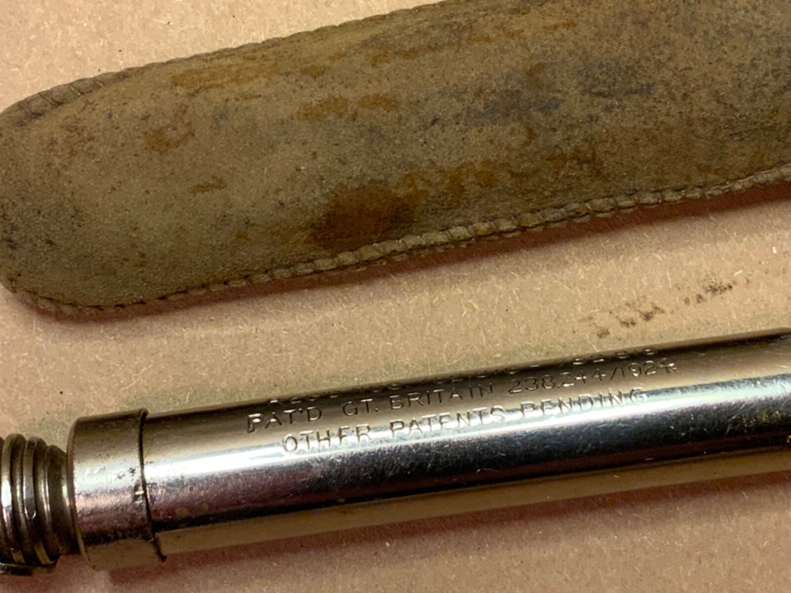schrader balloon tyre gauge stamped PAT’D britain 238244/1924 chrome leather car