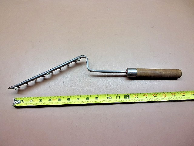 Vintage Unbranded Right Handed Garden Weeder Tool 18″ Long USA Made CLEAN!