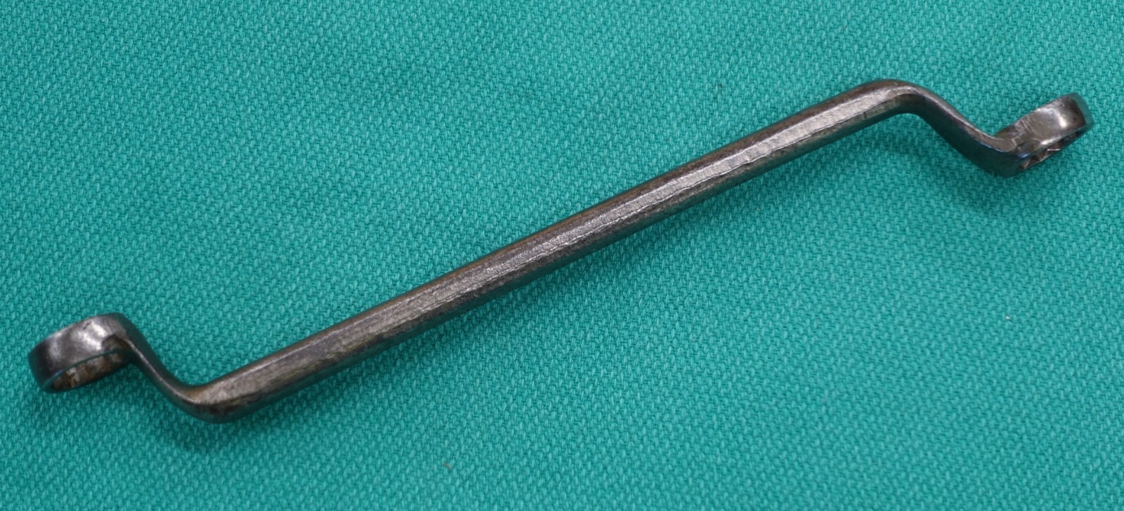 Vintage INDESTRO No. 732 Offset Double Box Wrench 5/8″ x 11/16″ x 9-3/4″ Cr-V