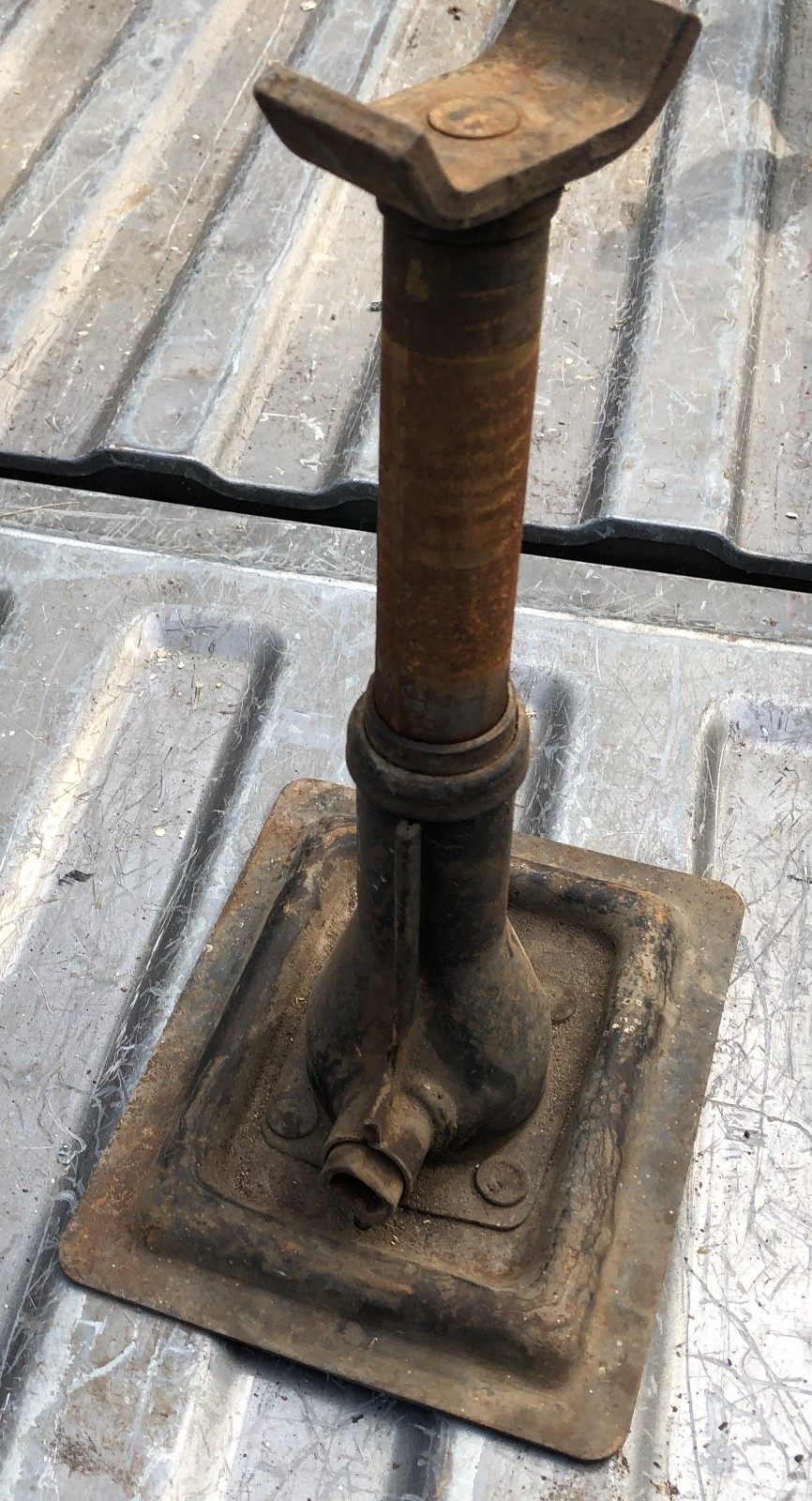 Car Truck Jack 8” to 12” vintage screw lift