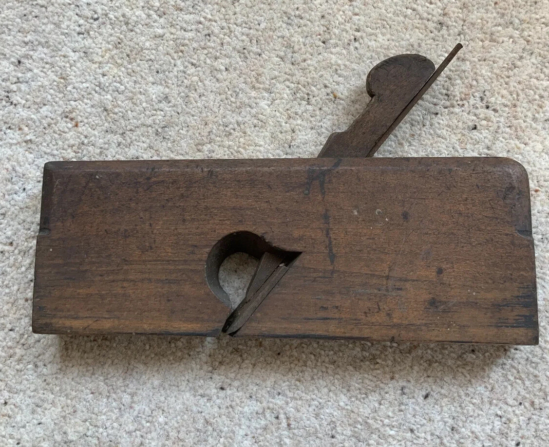 VINTAGE J.E.ROE WOOD PLANE WITH BLADE