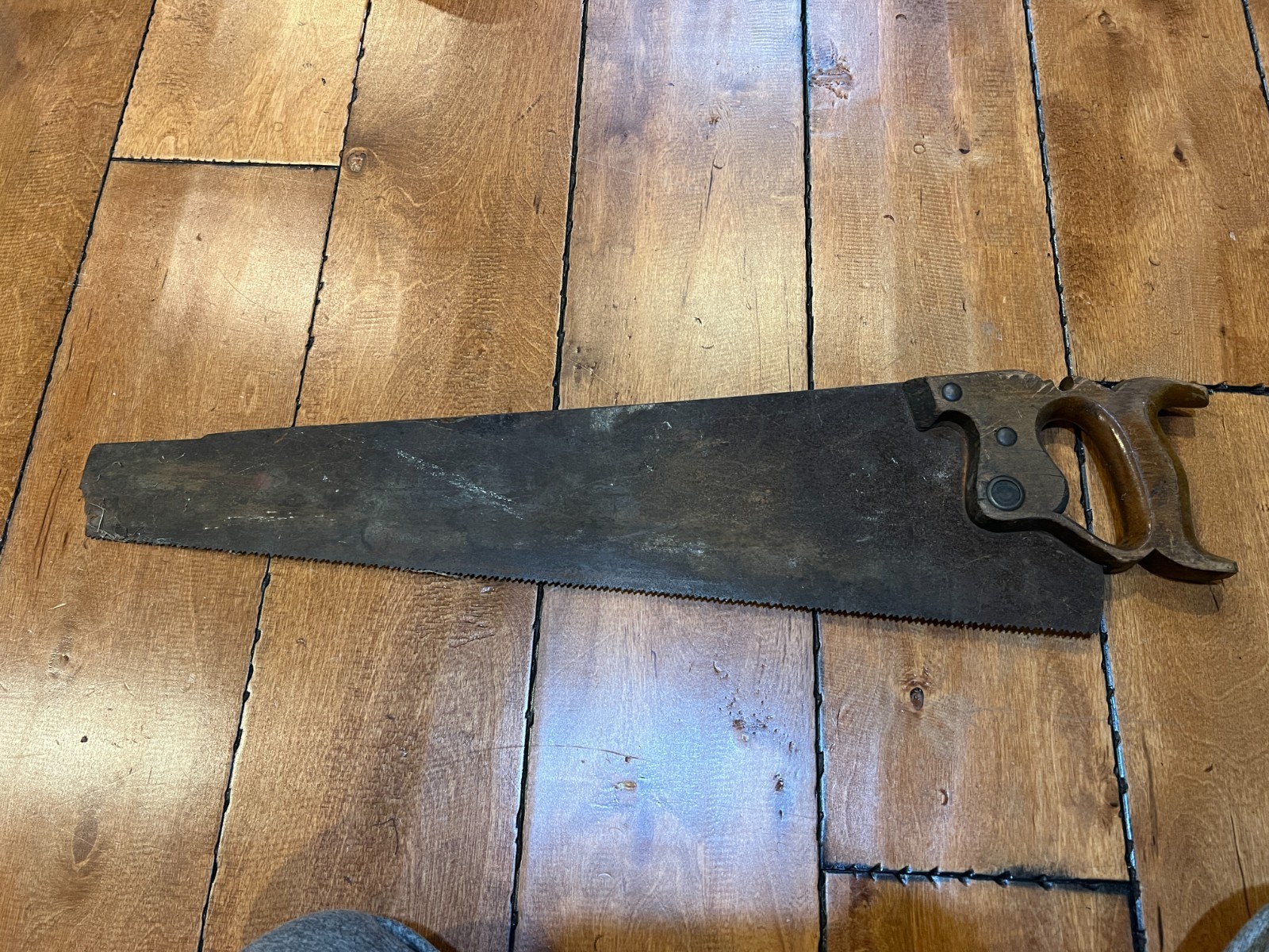 Antique SIMONDS 24″ Hand Saw Carved Wood Handle Tool VINTAGE