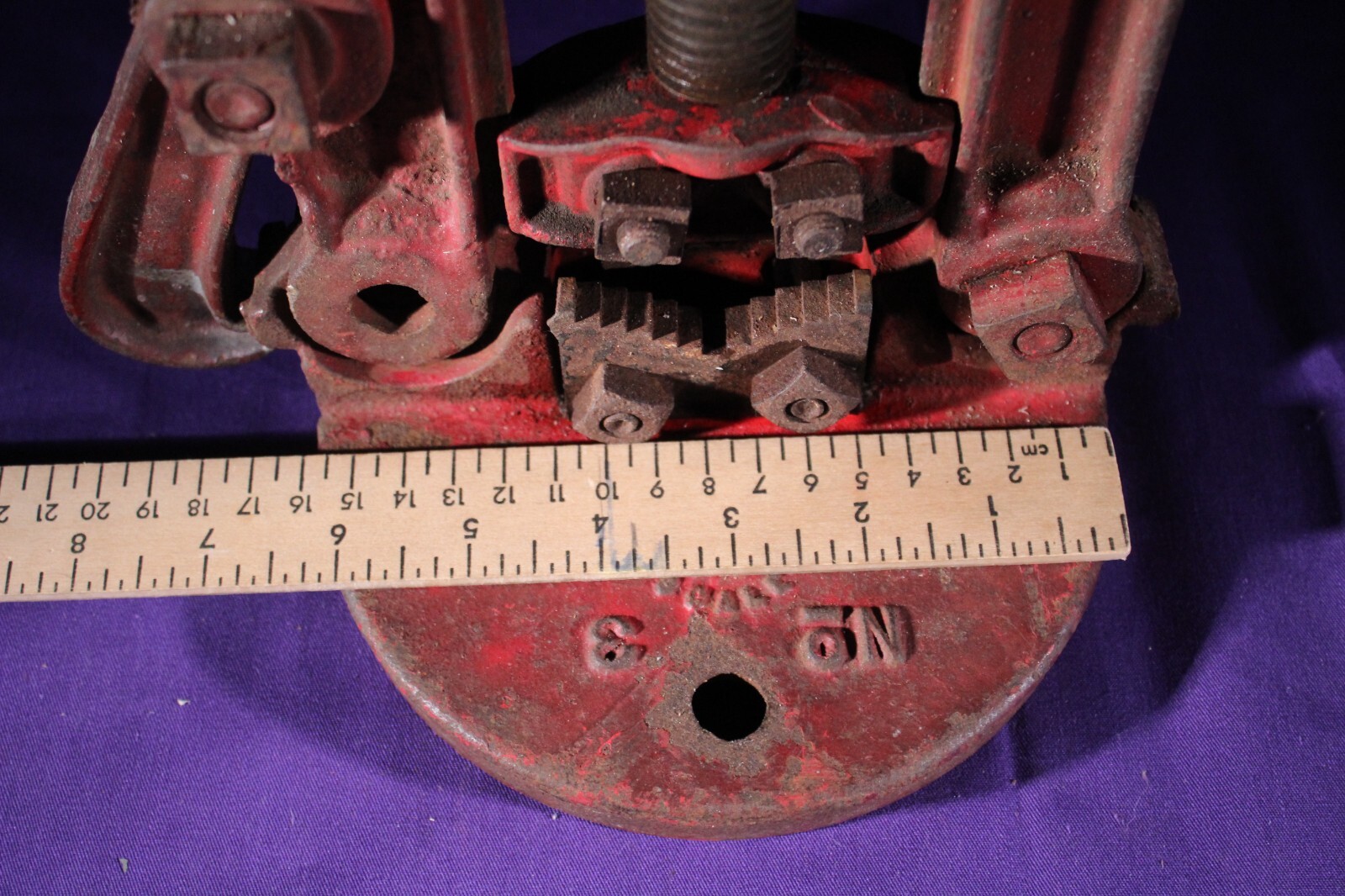 Pipe Vice 2 1/2″ capacity American Scale Co #3 bench mount vintage