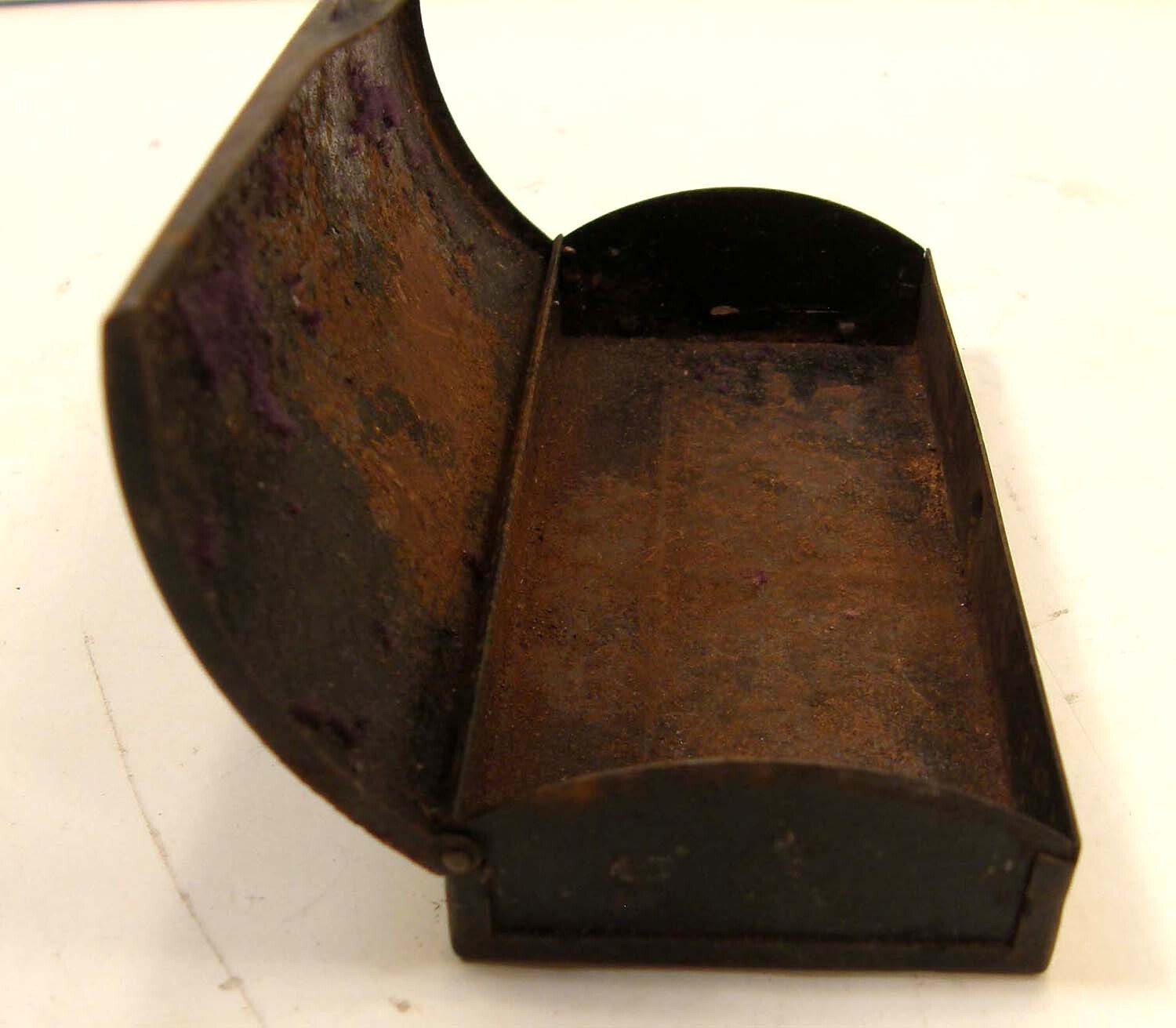 SMALL ANTIQUE STEEL HINGED LID HUMPBACK RAZOR BOX CASE OR MACHINISTS BITS