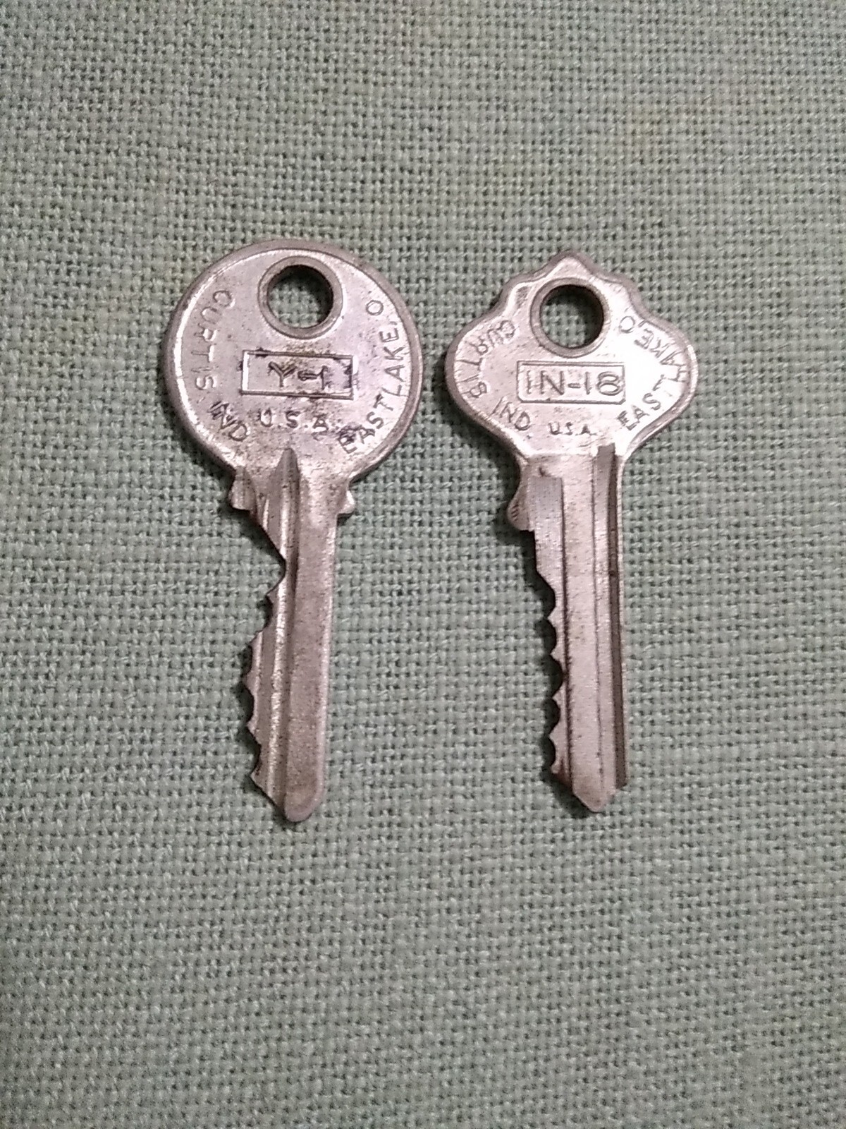VINTAGE CURTIS IND U.S.A. EAST LAKE,O SILVER KEYS Free Shipping!