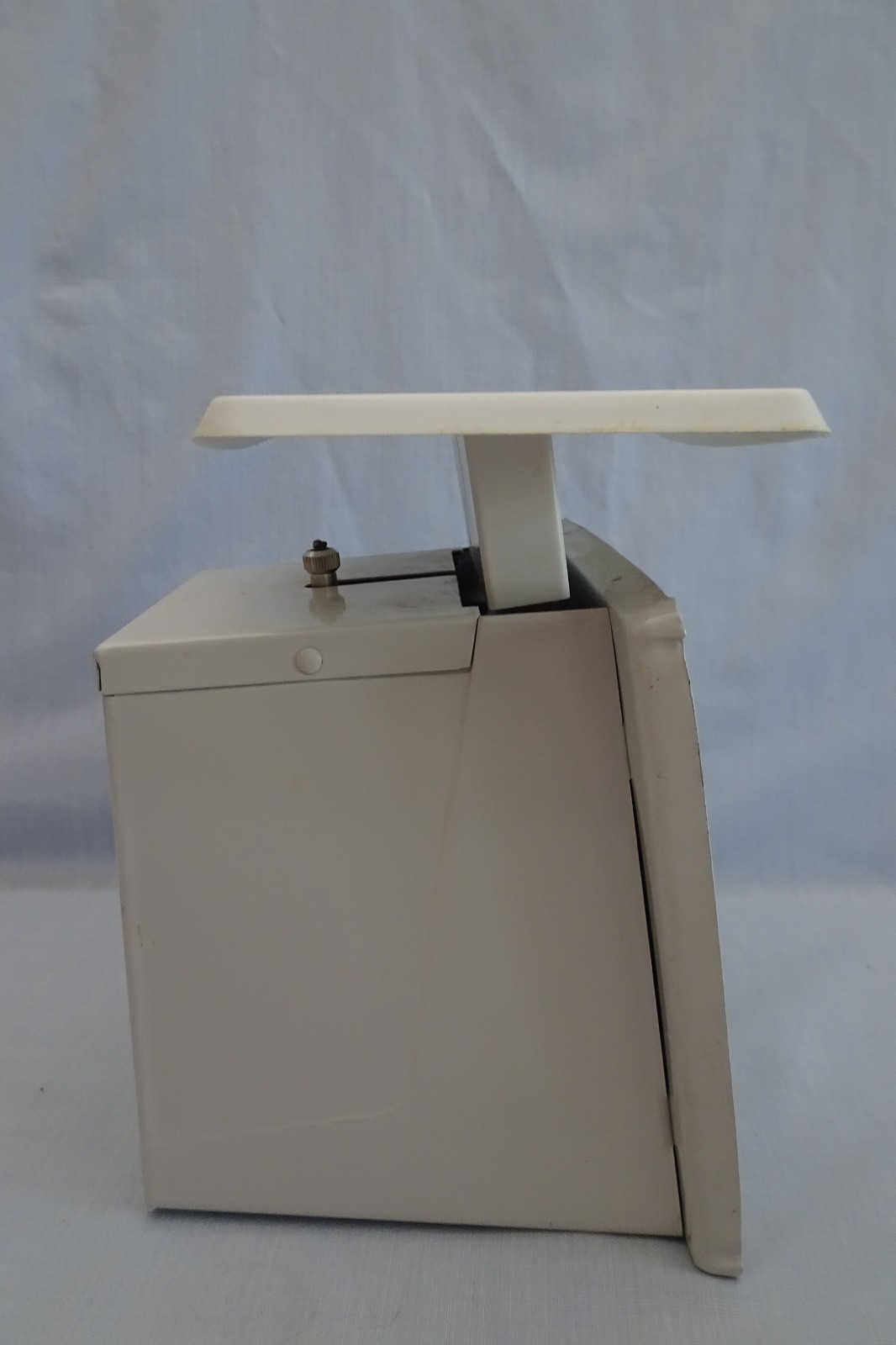 VINTAGE HANSON KITCHEN UTILITY SCALE – 25 lb. also Grams & Kilograms