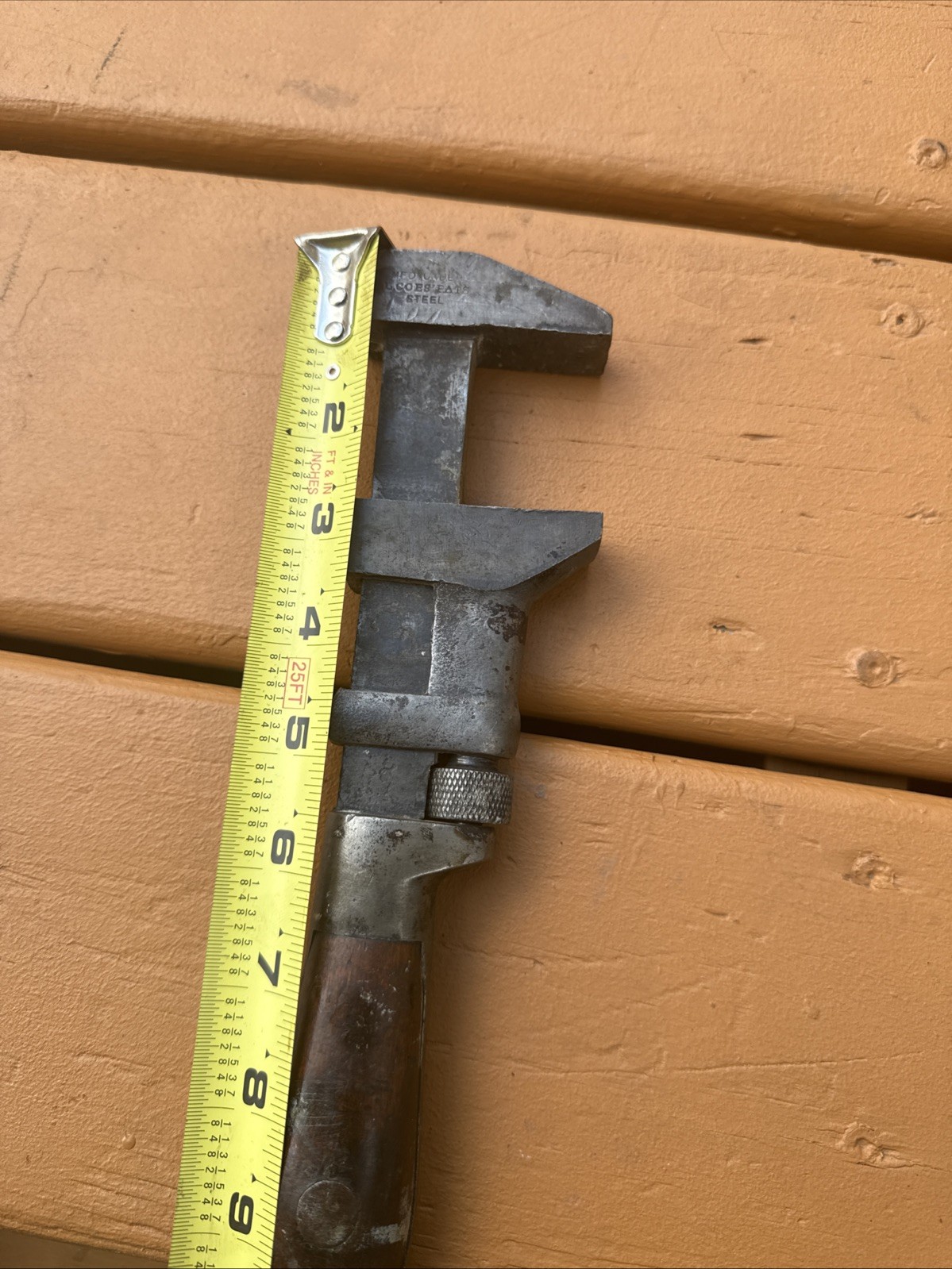 ANTIQUE L. COES WRENCH CO. 10 1/2” MONKEY PIPE WRENCH WOOD HANDLE WORCESTER MASS