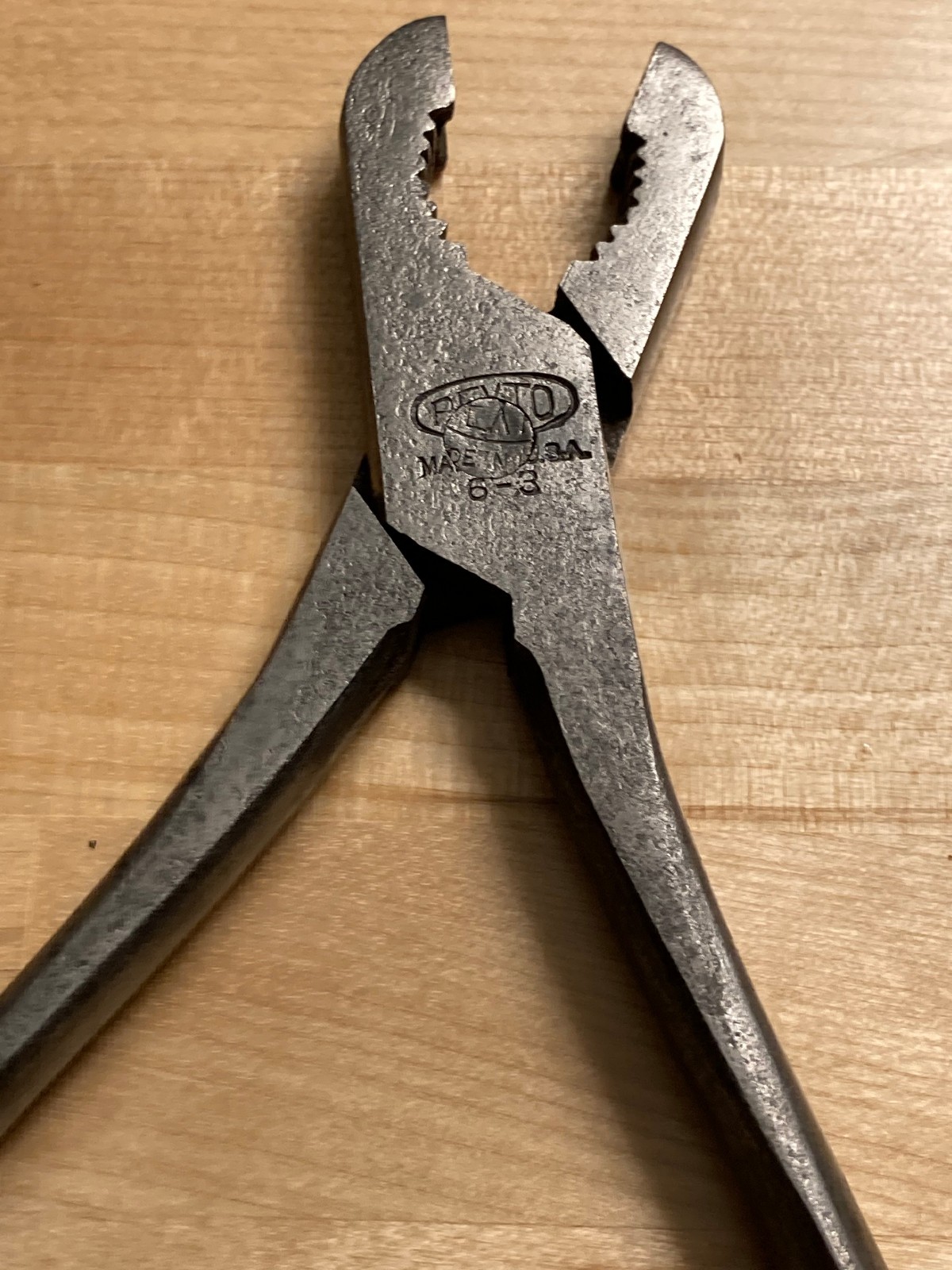 1915 PEXTO 6″ GAS BURNER PLIERS – RARE OVAL LOGO Peck, Stow & Wilcox Company