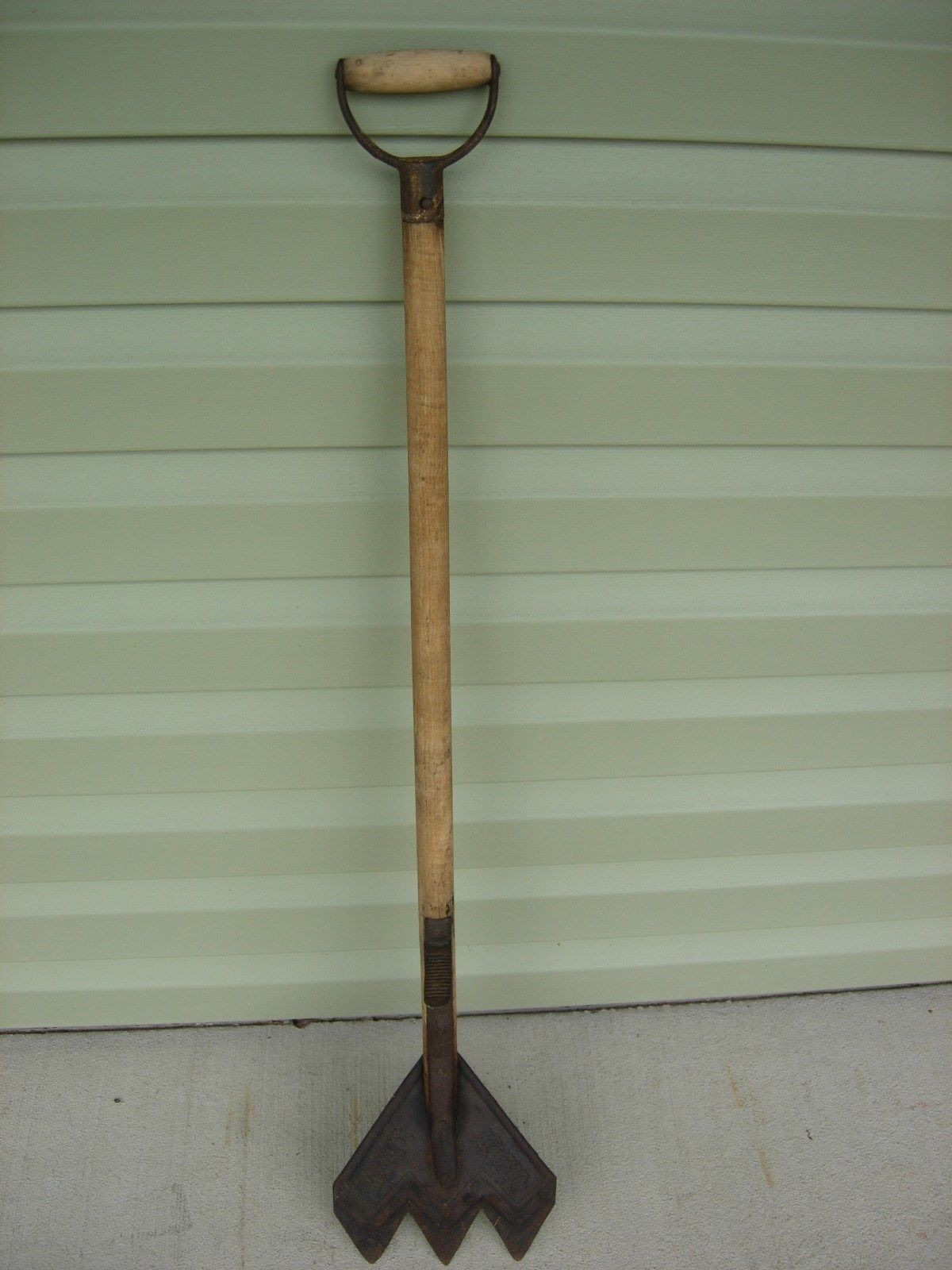 REV-O-NOC H.S.B. & CO. PRIMITIVE FORK HAY & THISTLE CUTTER PLANTER VINTAGE