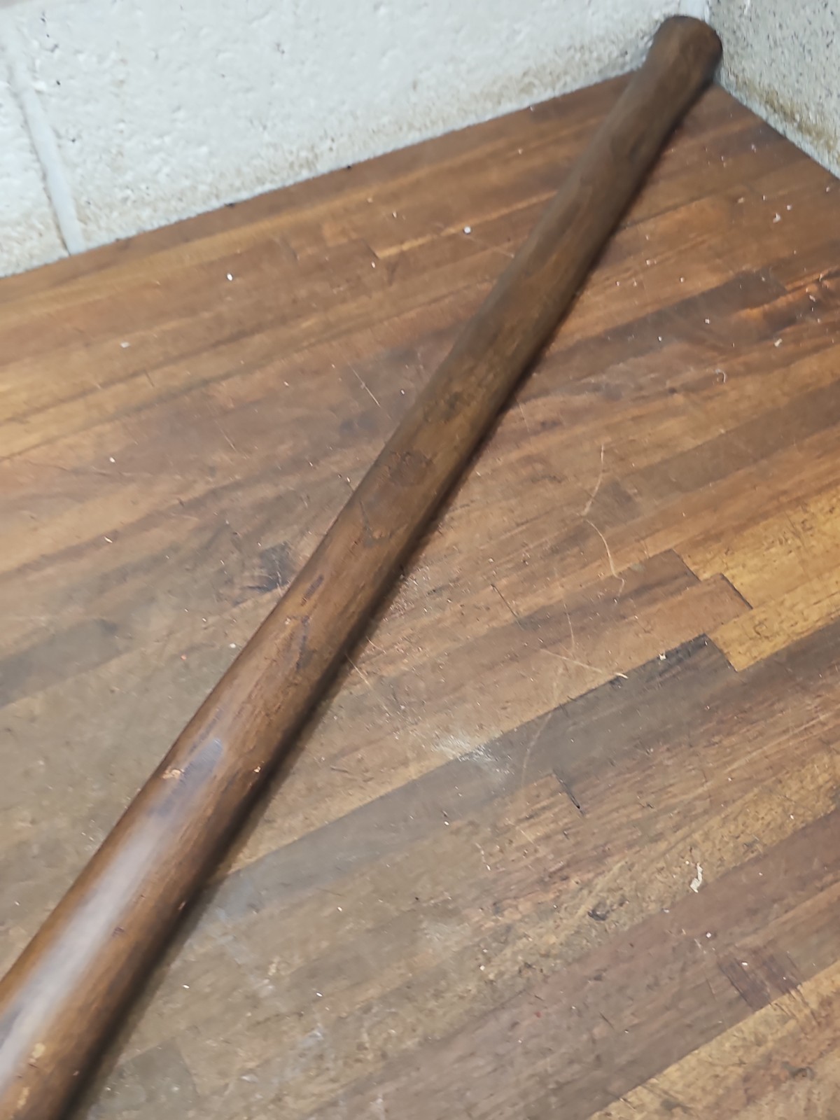 P81- antique Smith Bros Cut Easy Double Bit Axe Wreath Embossed Axe Columbus OH