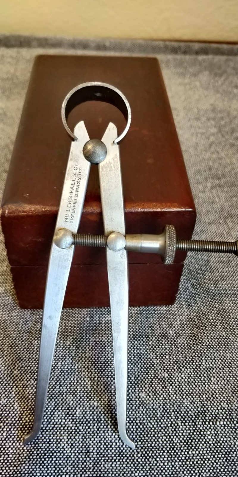 Millers Falls Spring Type Flat Leg Inside Calipers 4″ – Vintage Machinist Tool