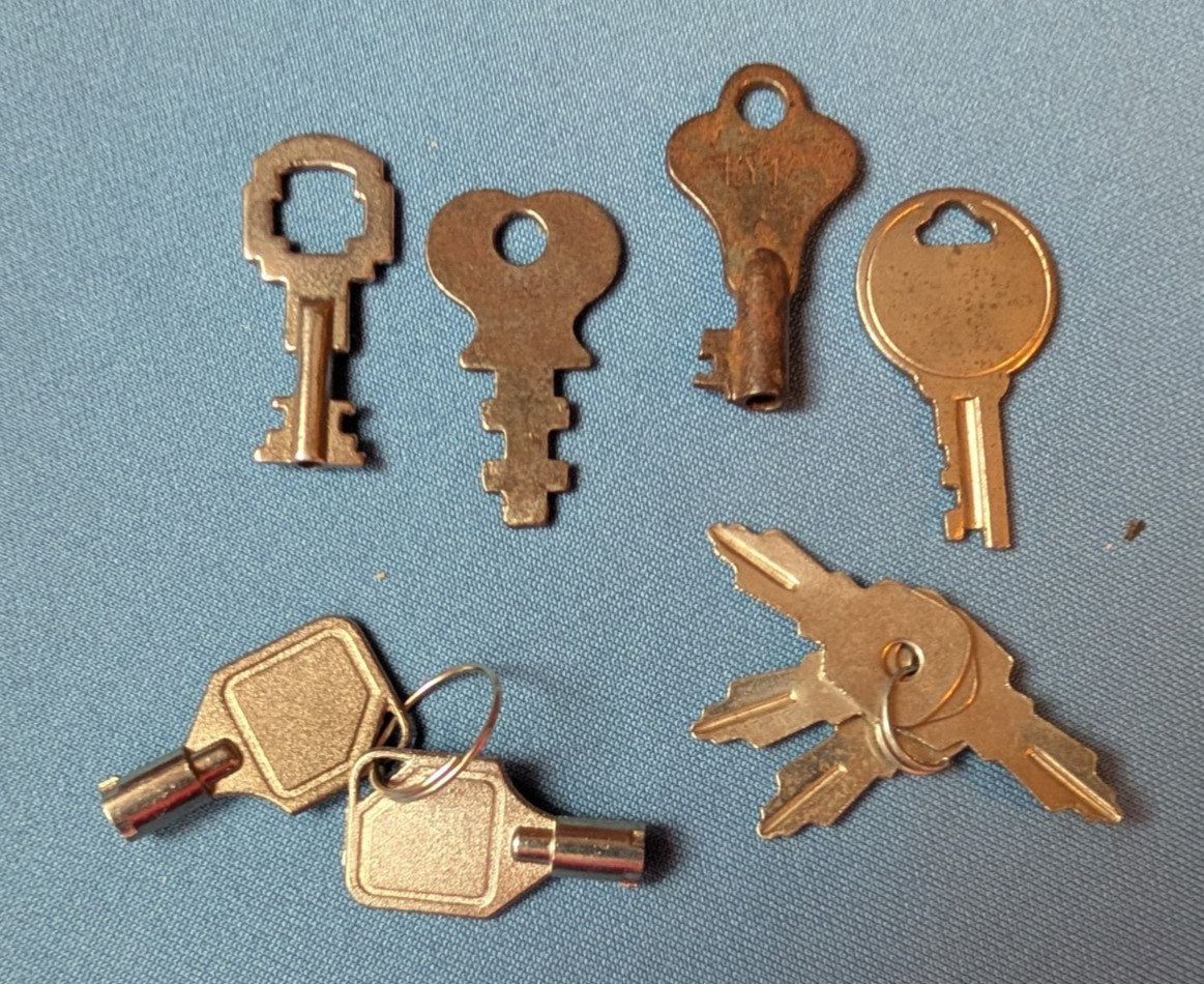 Variety Lot of 10 keys, toy, padlock, switch, computer caddy