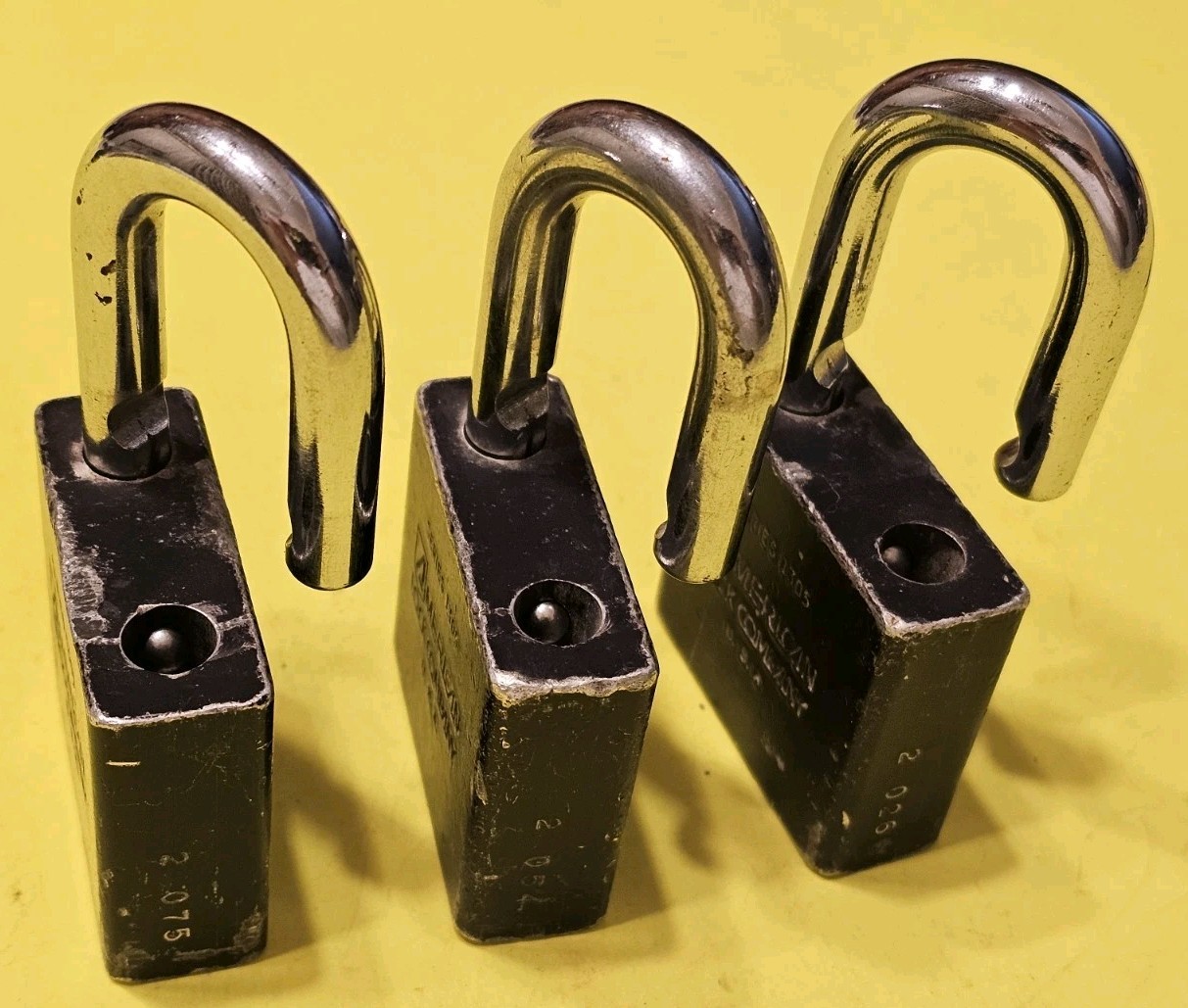 AMERICAN MASTER 1305 PADLOCK KEYED ALIKE SHED GATE HASP TRUCK CHAIN BIKE LOCK