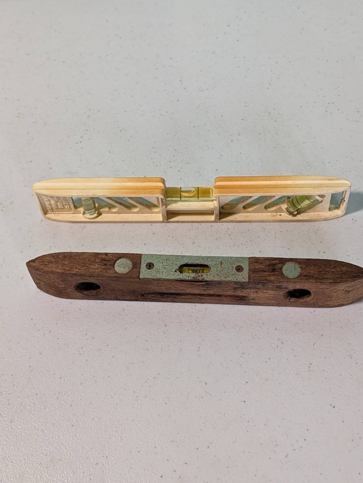 Vintage 9″ Levels One Wood Other Is Sears 939883 Made In USA Plastic Handheld